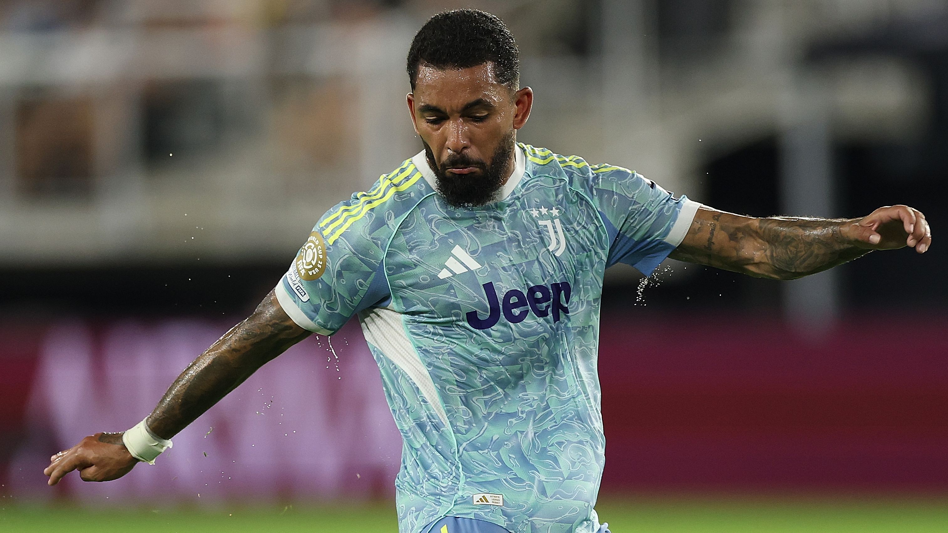 نوتنغهام فورست يقترب من التعاقد مع دوغلاس لويز من يوفنتوس مع خيار الشراء بقيمة 30 مليون يورو