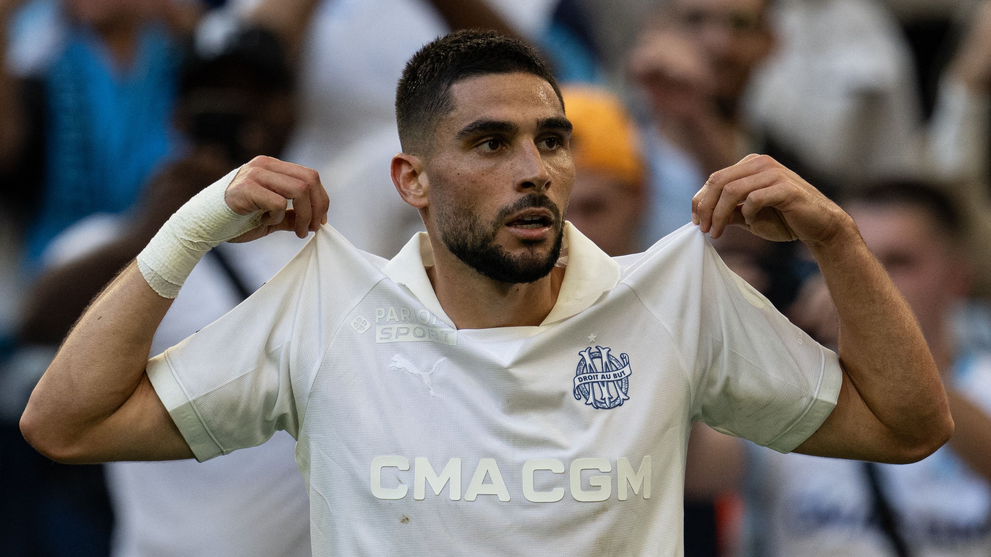 هل يعود نيل موباي إلى الدوري الإنجليزي الممتاز؟ الفريق السابق لمهاجم مارسيليا يتطلع للعودة، بينما يستعد نادي الدوري الفرنسي لبيعه، حيث يُقلص بيير-إيميريك أوباميانغ من خياراته.