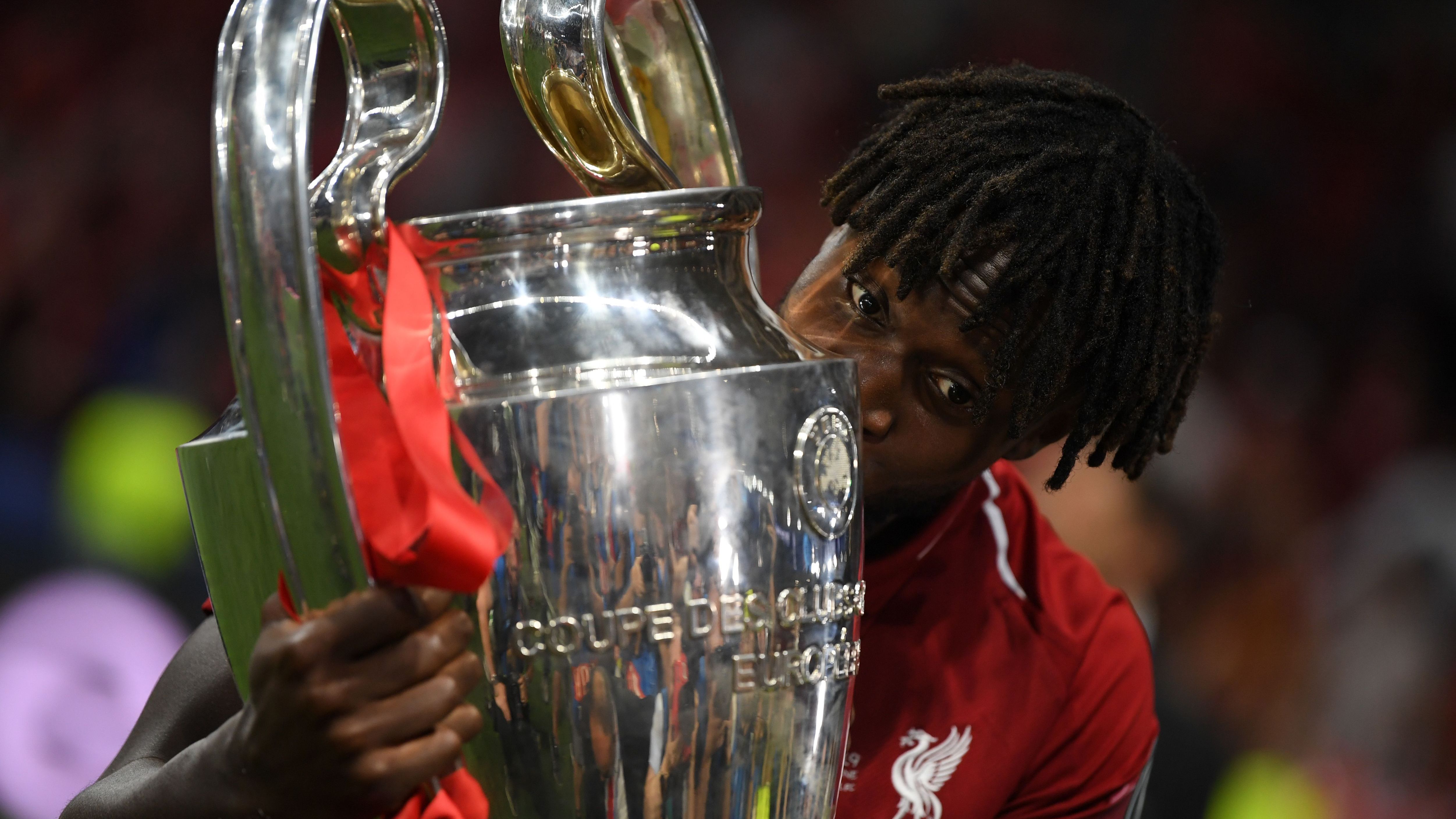 هل يصبح نجم ليفربول السابق لاعبًا حرًا؟ بطل دوري أبطال أوروبا يستعد لفسخ عقده بعد تراجعه في ترتيبه بعد خروجه من أنفيلد.