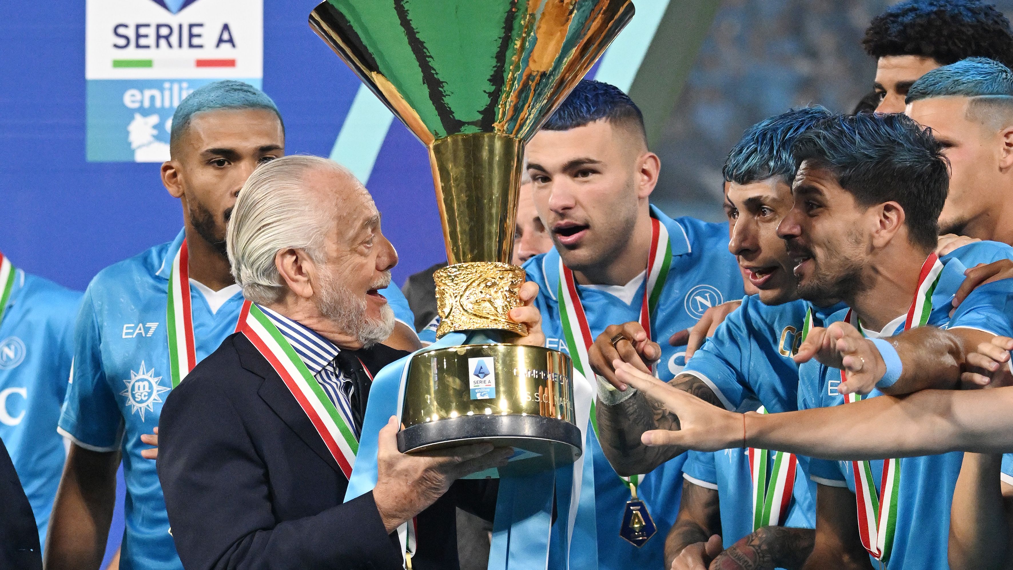 دوري الدرجة الأولى الإيطالي من 16 فريقًا؟ رئيس نابولي يقترح تغييرات جذرية في كرة القدم الإيطالية و"إصلاحات ثورية لمعالجة النظام الأوروبي المتهالك".