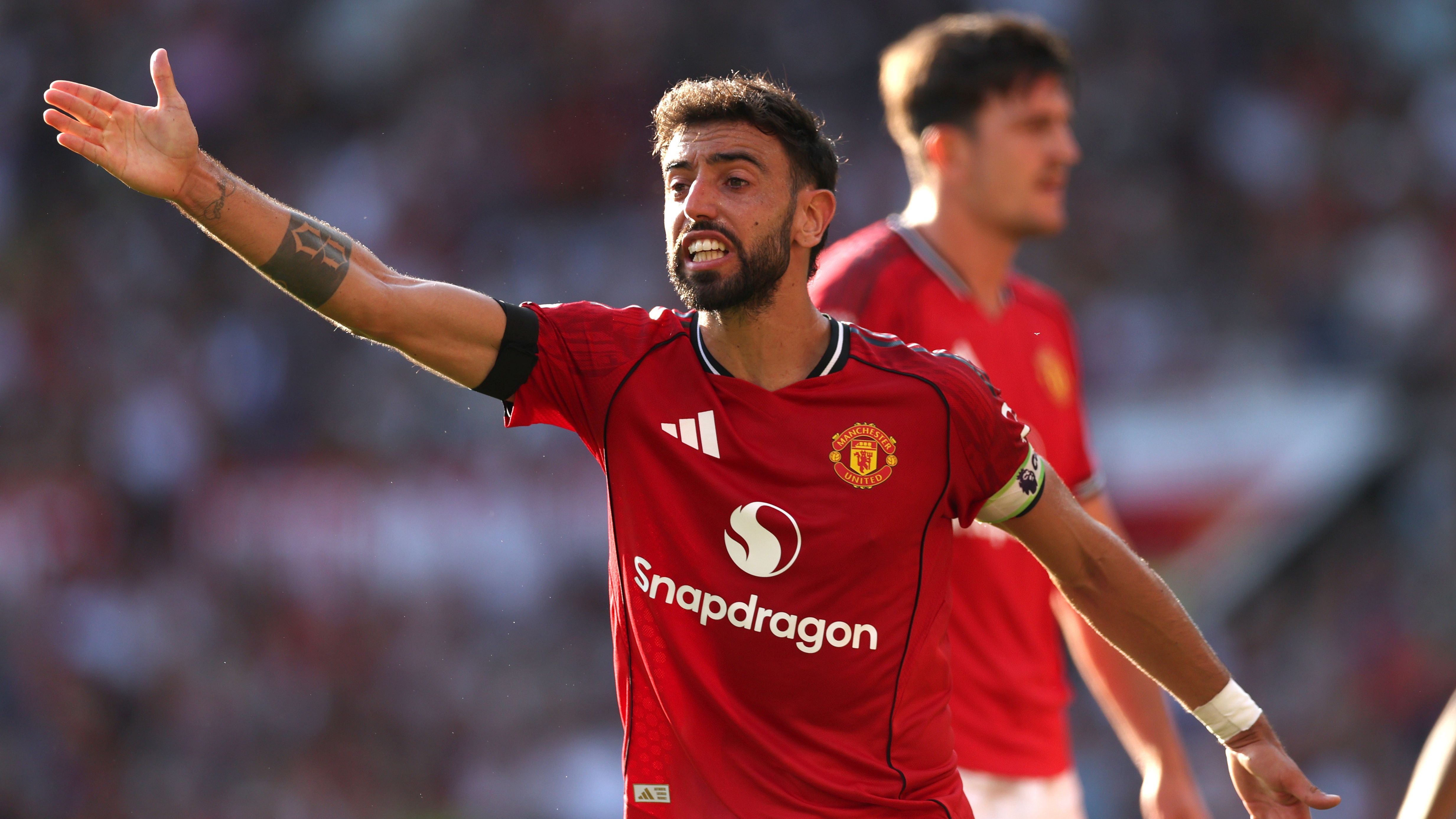 برونو فرنانديز مطلوب في الاتحاد! قائد مانشستر يونايتد مُستهدف برحيل مفاجئ في الصيف، بينما يُقدم النادي السعودي عرضًا بقيمة 33 مليون جنيه إسترليني سنويًا.