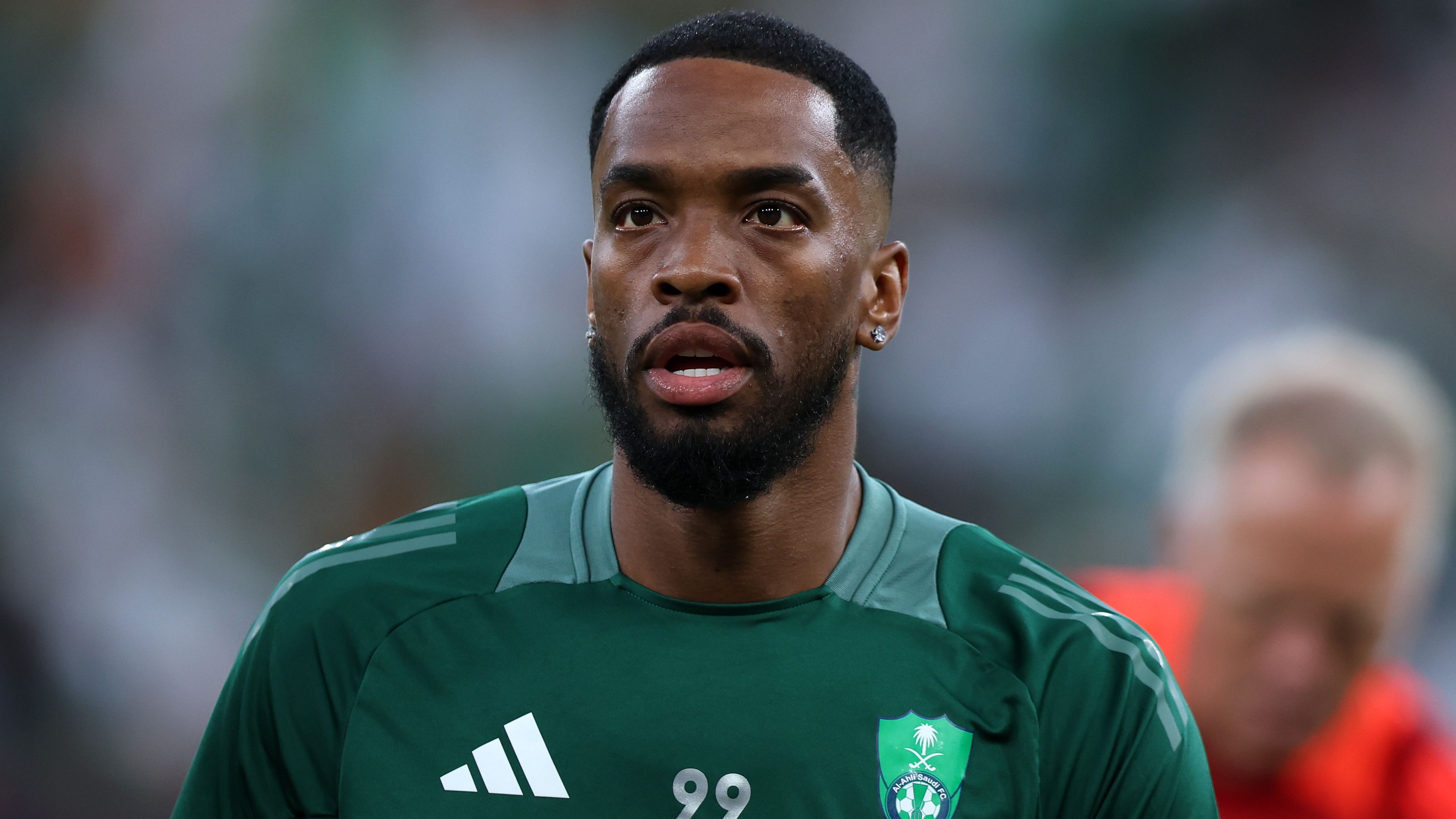 "مجنون!" - إيفان توني يهاجم السلطات السعودية بشدة بسبب معاملة النادي الأهلي قبل مواجهة كريستيانو رونالدو والنصر