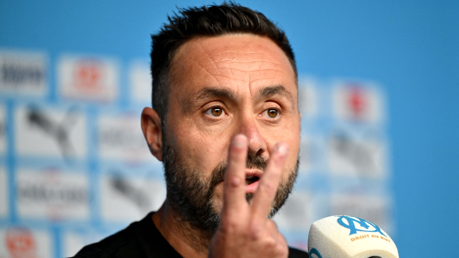 "هناك فرصة لإصلاح الأمور" - روبرتو دي زيربي يعترف بأن أدريان رابيو قد يعود إلى مارسيليا بشكل مثير على الرغم من "شجار الحانة" مع جوناثان رو