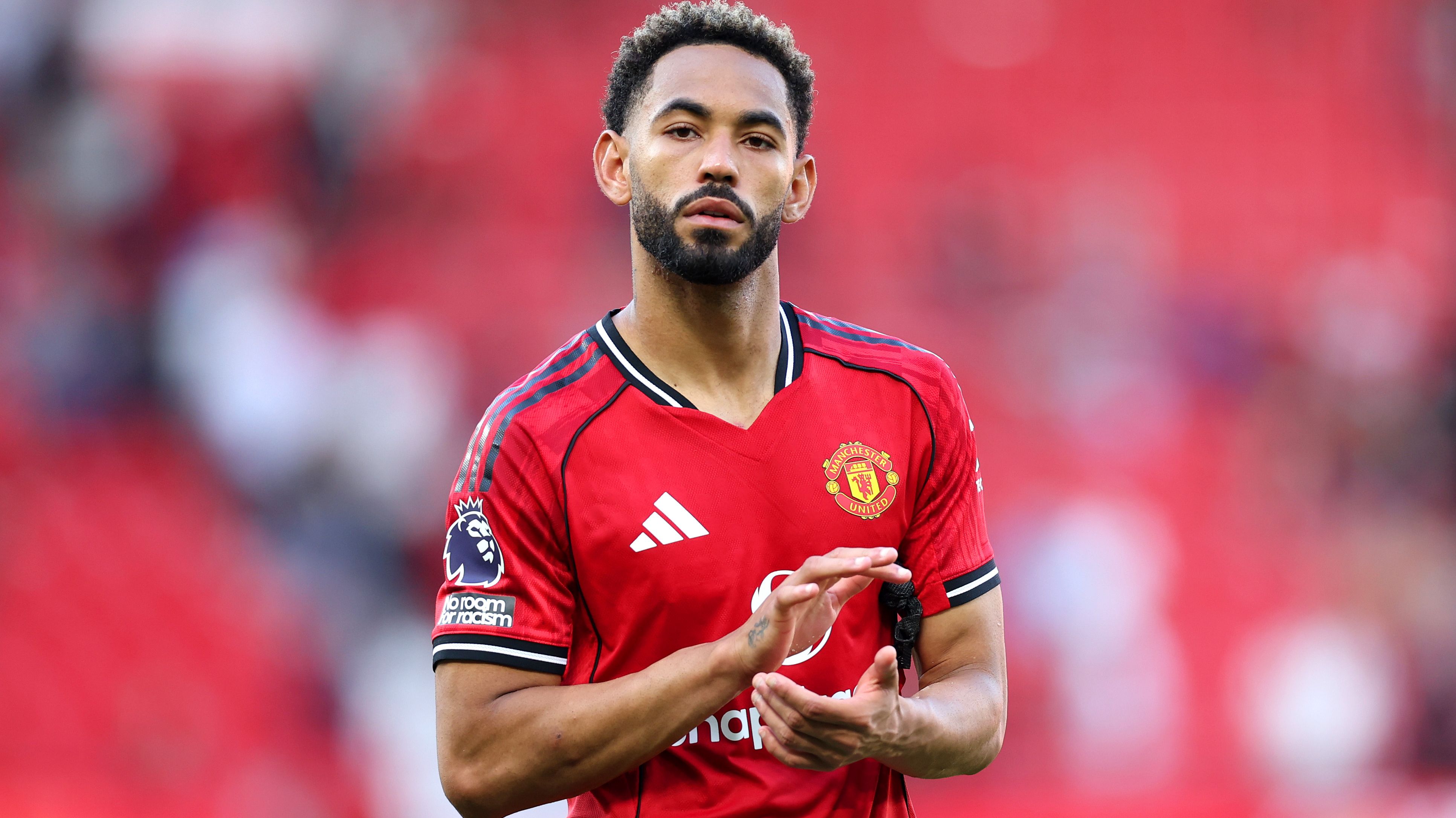"لا تركلني" - يكشف باتريك دورجو عن التحذير البارد الذي وجهه إليه ماتيوس كونيا، لاعب مانشستر يونايتد الجديد، في التدريب بعد أول مواجهة نارية في الدوري الإنجليزي الممتاز.