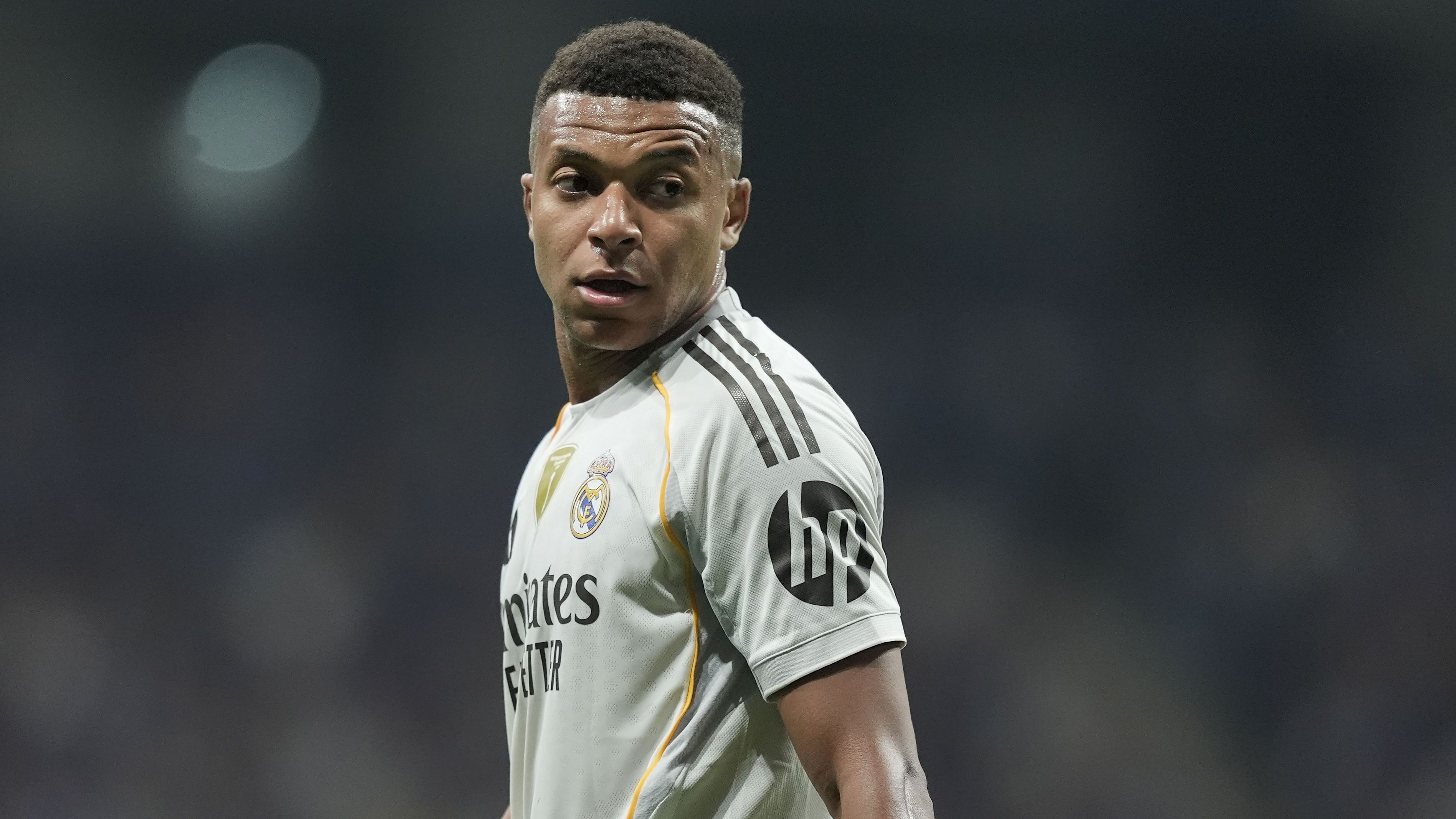 تشابي ألونسو يسلط الضوء على زيادة وزن كيليان مبابي بينما لا يزال مدرب ريال مدريد "يبحث عن حل" بعد هدفي نجم فرنسا ضد أوفييدو