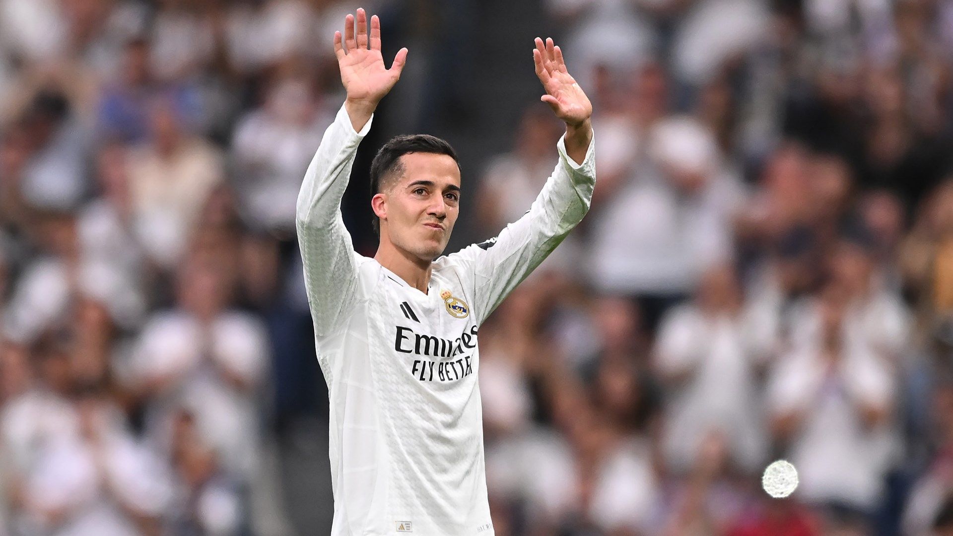 إريك تين هاج يوقع مع أسطورة ريال مدريد بعد اجتيازه الفحص الطبي السري قبل انتقاله إلى باير ليفركوزن