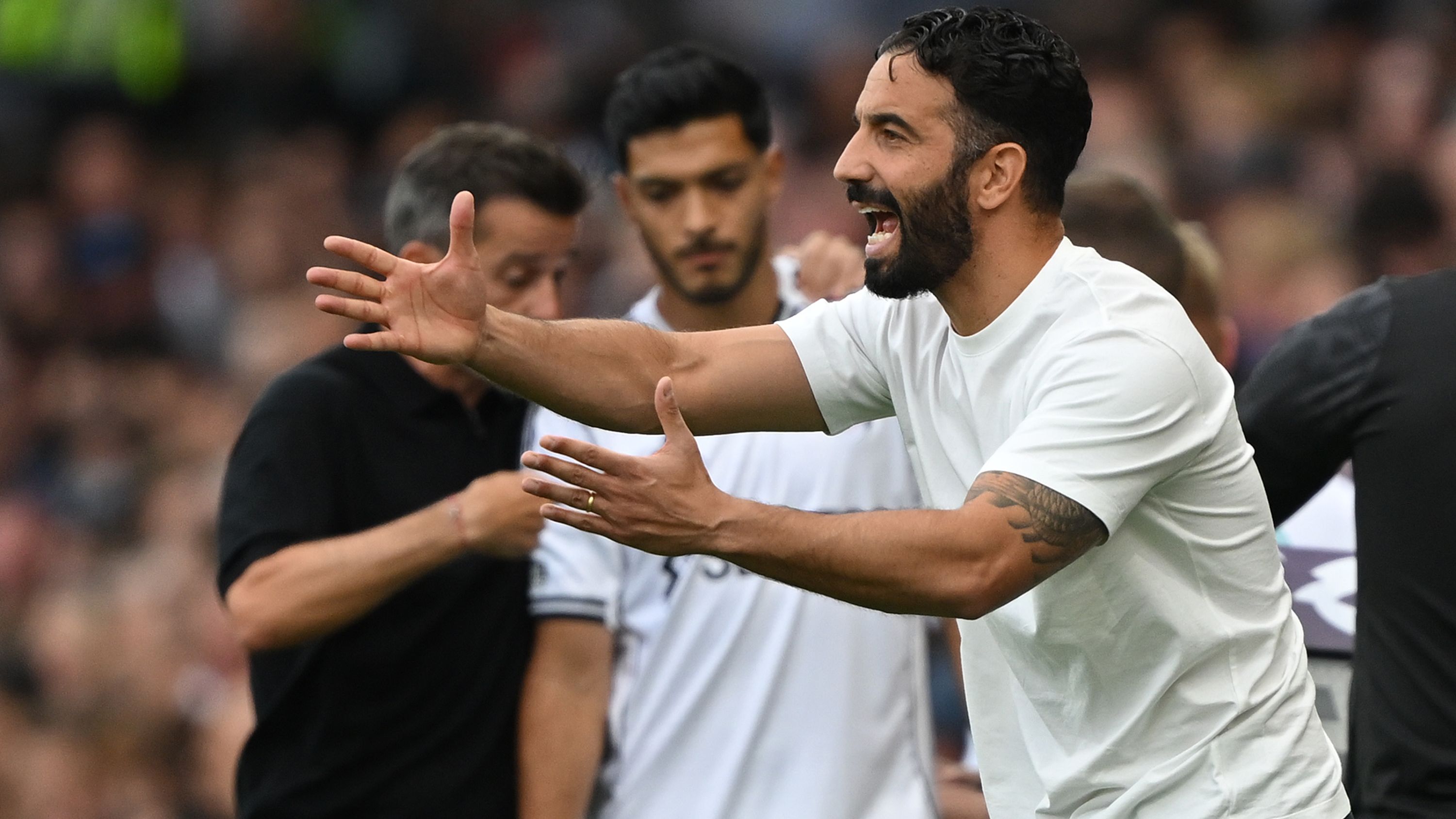 ريو فرديناند يحدد نقطة ضعف ألتاي بايندير التي تضر مانشستر يونايتد بعد التعادل مع فولهام