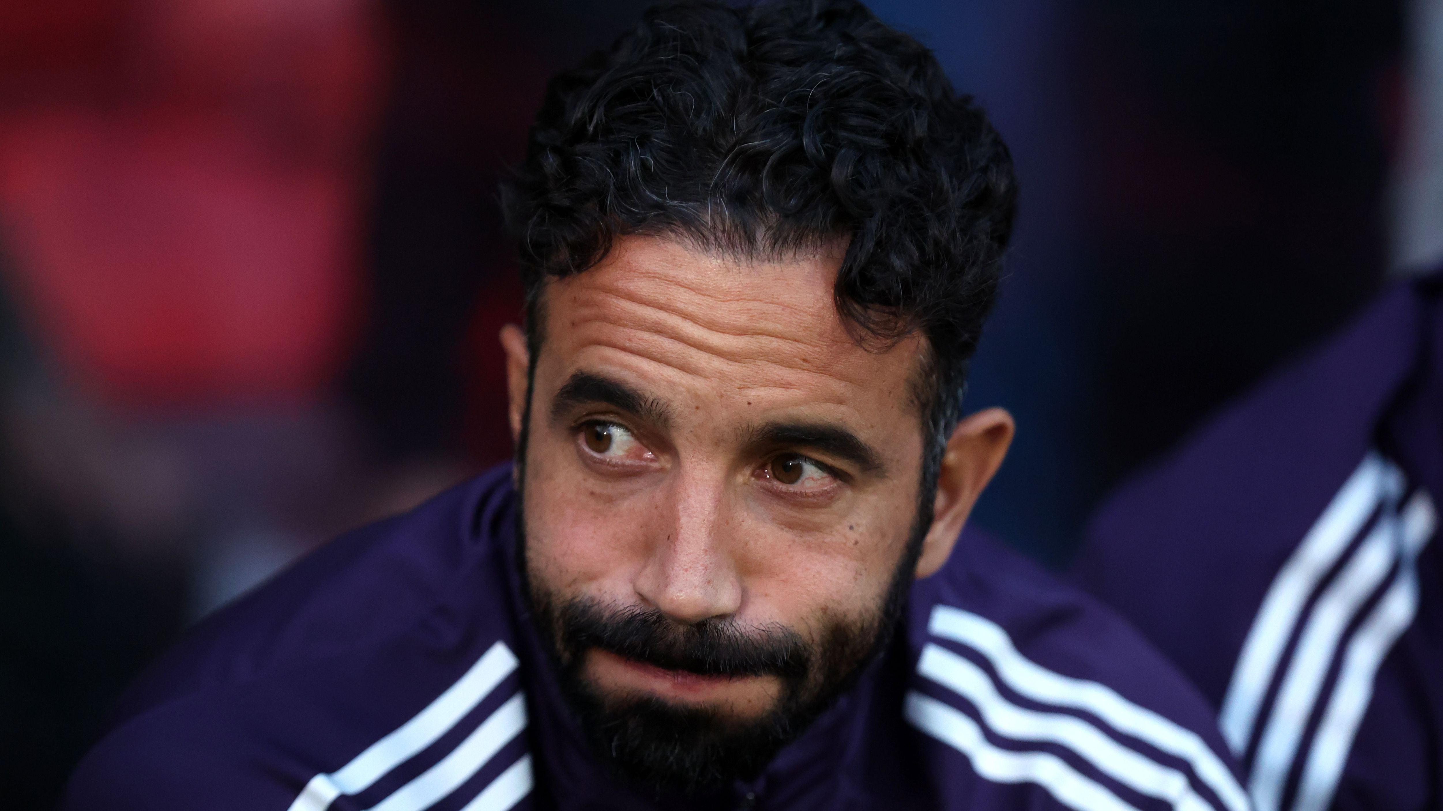 "النظام هو المشكلة" - لاعب خط الوسط السابق في الدوري الإنجليزي الممتاز يشن هجومًا لاذعًا على روبن أموريم ويلقي باللوم على المدرب في التراجع السريع لمانشستر يونايتد