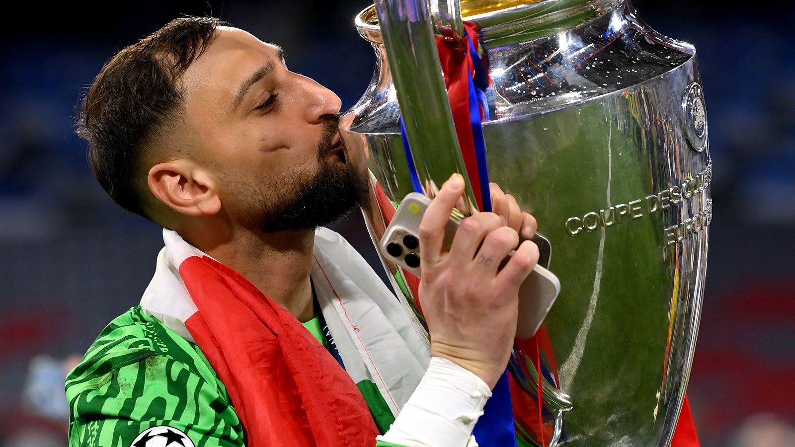 انتقال إيمي مارتينيز "مخيب للآمال" لأسطورة مانشستر يونايتد حيث فشل الشياطين الحمر في الحصول على حارس المرمى الفائز بكأس العالم وسط تساؤلات حول مستقبل أندريه أونانا