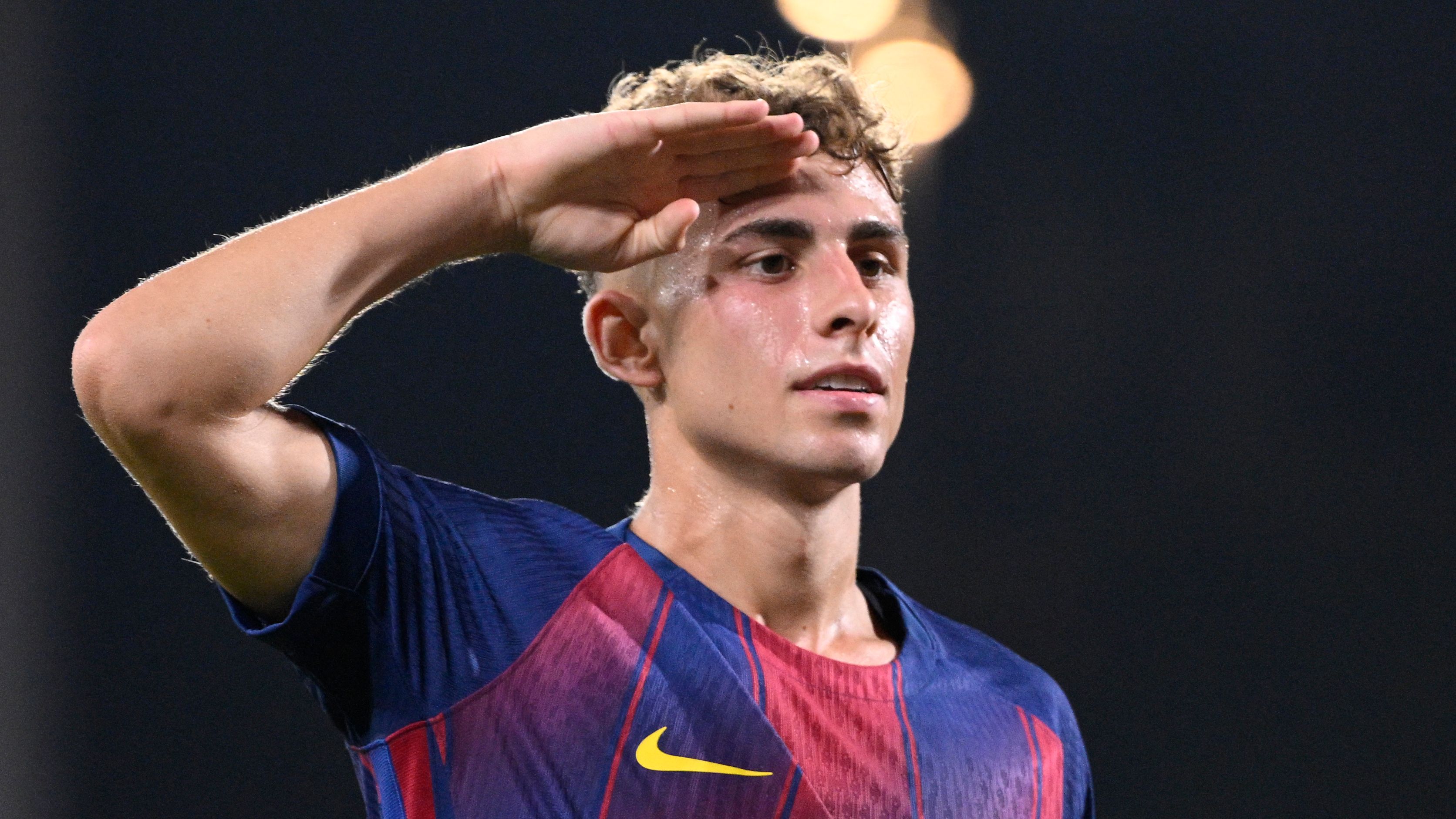 تشيلسي يُقدّم عرضًا لفيرمين لوبيز! البلوز يُقدّمون عرضًا بقيمة 40 مليون يورو للاعب خط وسط برشلونة، في ظلّ سعي إنزو ماريسكا لتجاوز الموعد النهائي بعد فشله في ضمّ تشافي سيمونز.