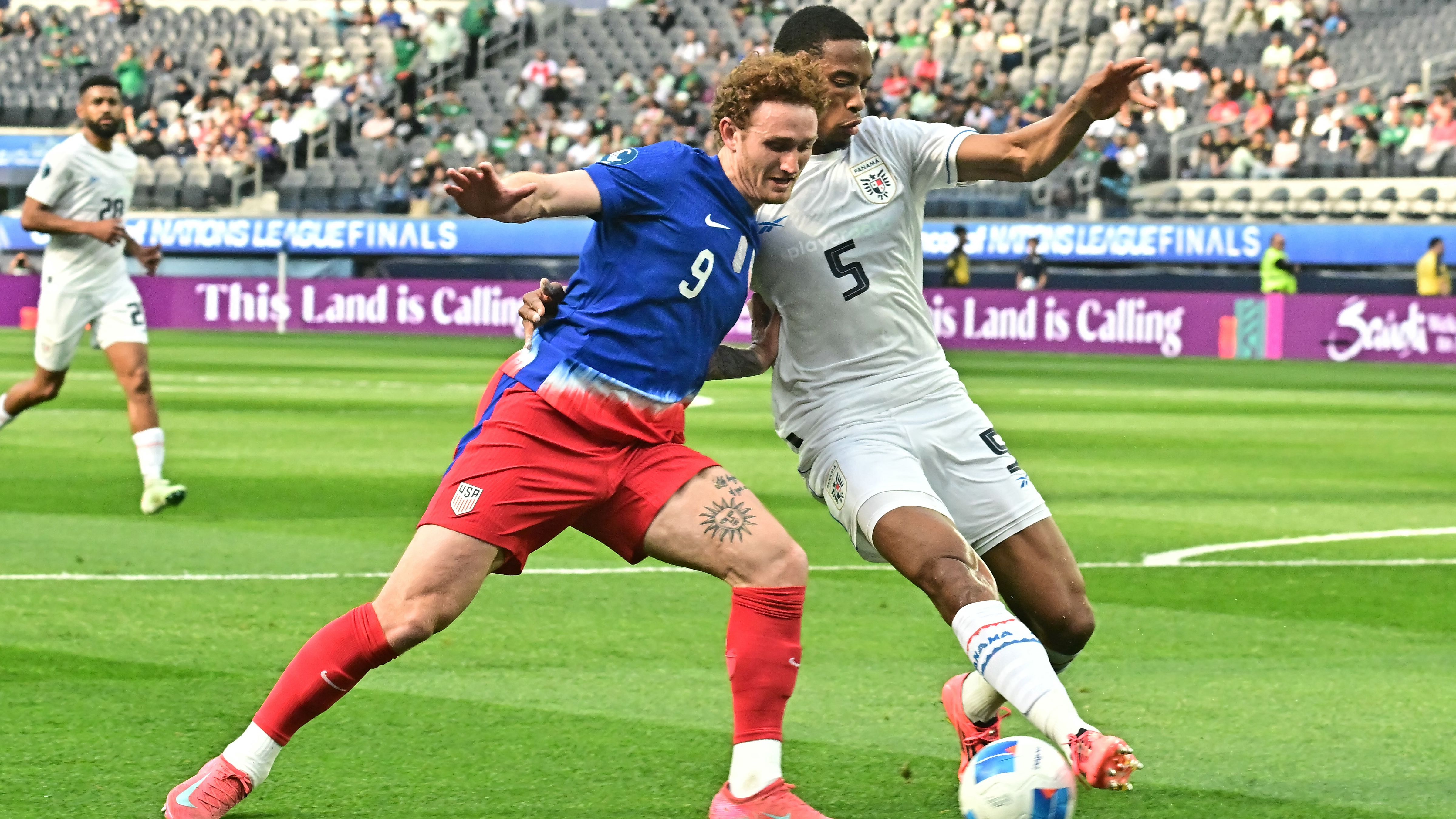 شاهد: مهاجم المنتخب الأمريكي جوش سارجنت يواصل سلسلة أهدافه المذهلة، ويسجل هدفين ليقود نورويتش للفوز على بلاكبيرن