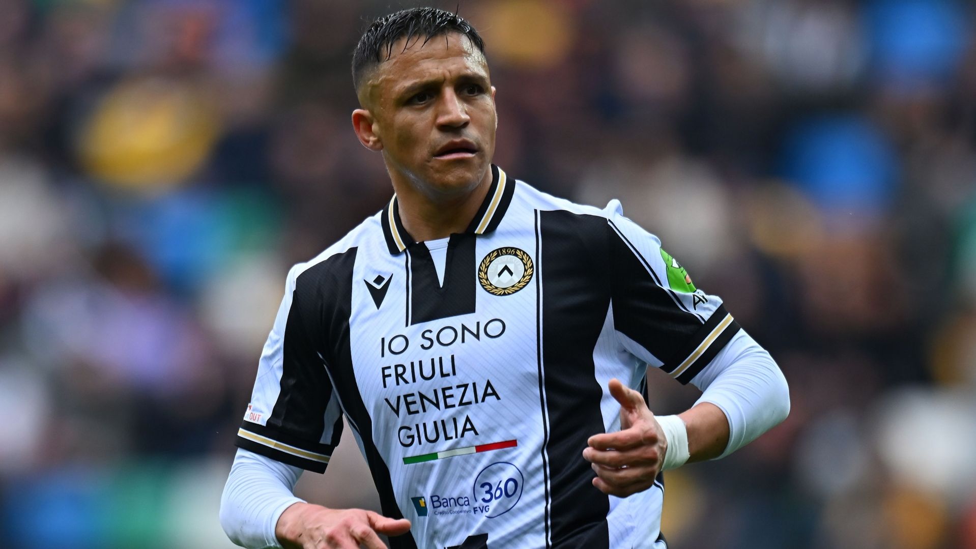 نجم أرسنال ومانشستر يونايتد السابق أليكسيس سانشيز يستعد للعودة إلى الدوري الإسباني بعد موافقته على انتقال مجاني بعد 11 عامًا من فترة لعبه في برشلونة