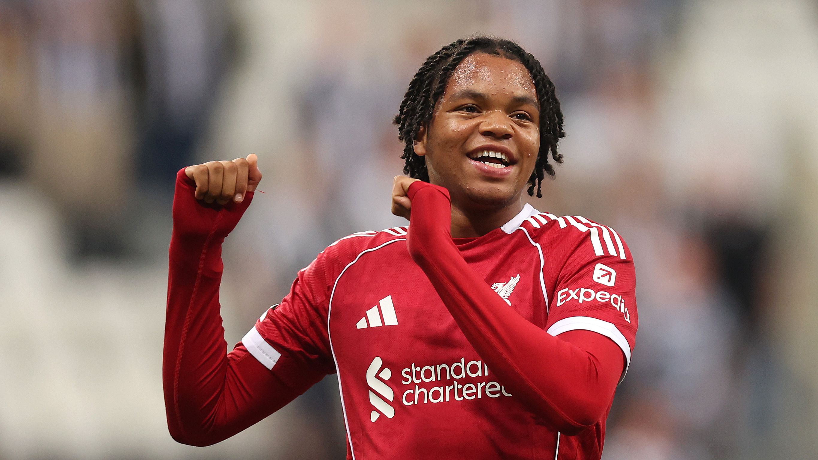 "اتركوا مواقع التواصل الاجتماعي وشأنها!" - محمد صلاح يوجه تحذيرًا لريو نجوموها بعد هدف الفوز الذي أحرزه لاعب ليفربول الشاب في مرمى نيوكاسل
