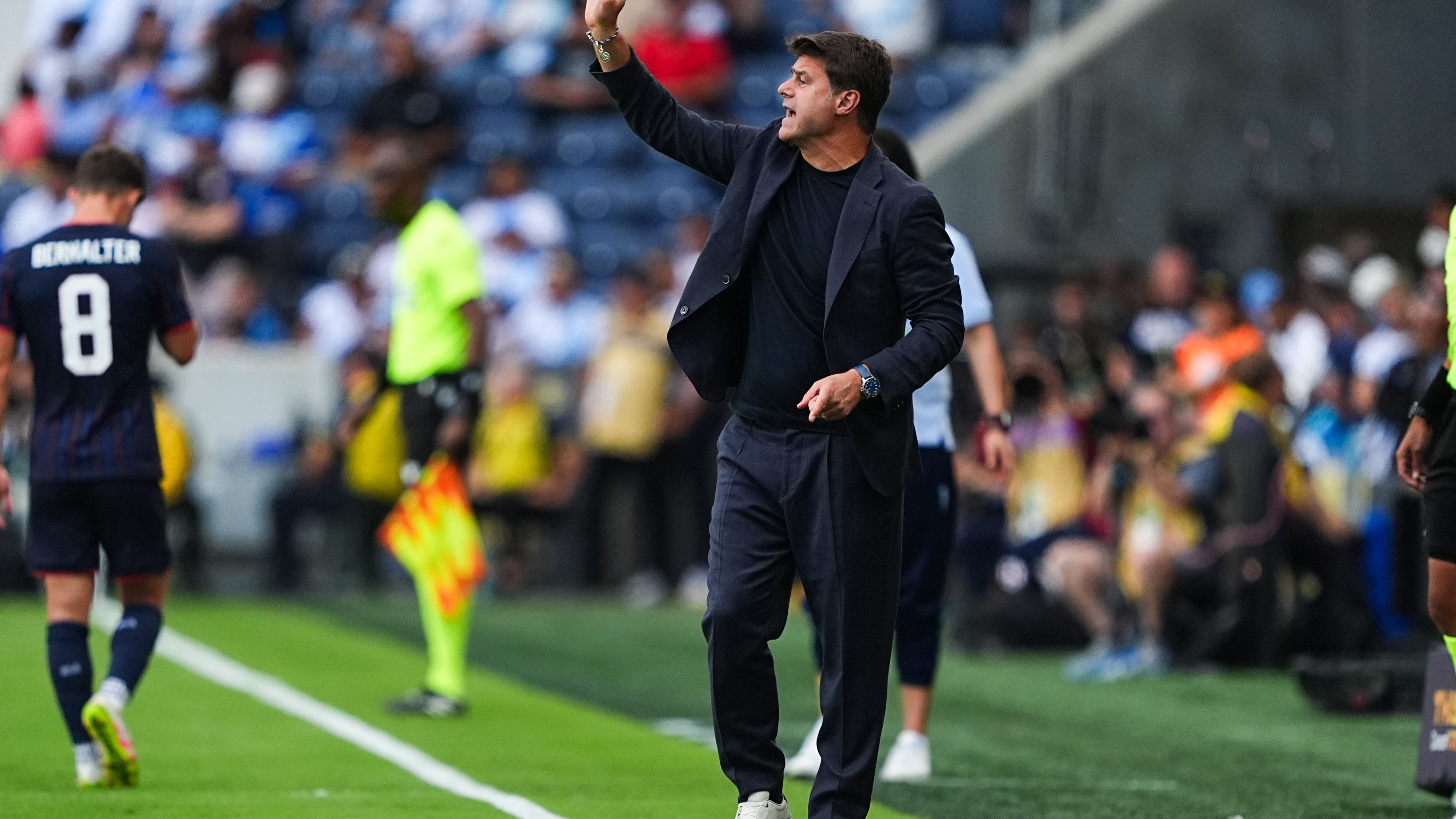 "اهتمام من أندية متعددة" - يشرح جوش سارجنت لاعب منتخب الولايات المتحدة سبب قراره بالبقاء في نورويتش، ويصر على أن "الأهداف ستأتي" للمنتخب الوطني