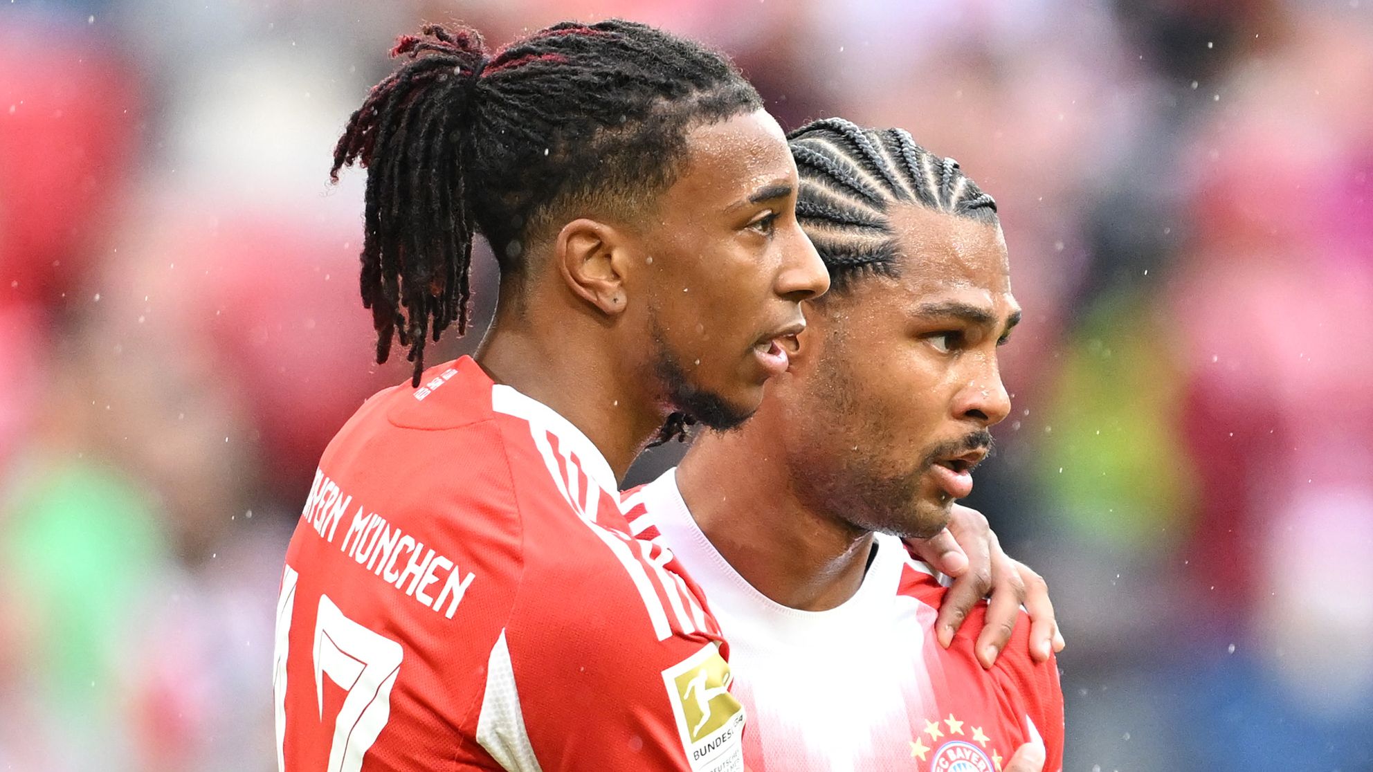 مايكل أوليس، لاعب بايرن ميونيخ، وصفه سيرج جنابري بأنه "أحد أفضل اللاعبين في العالم".