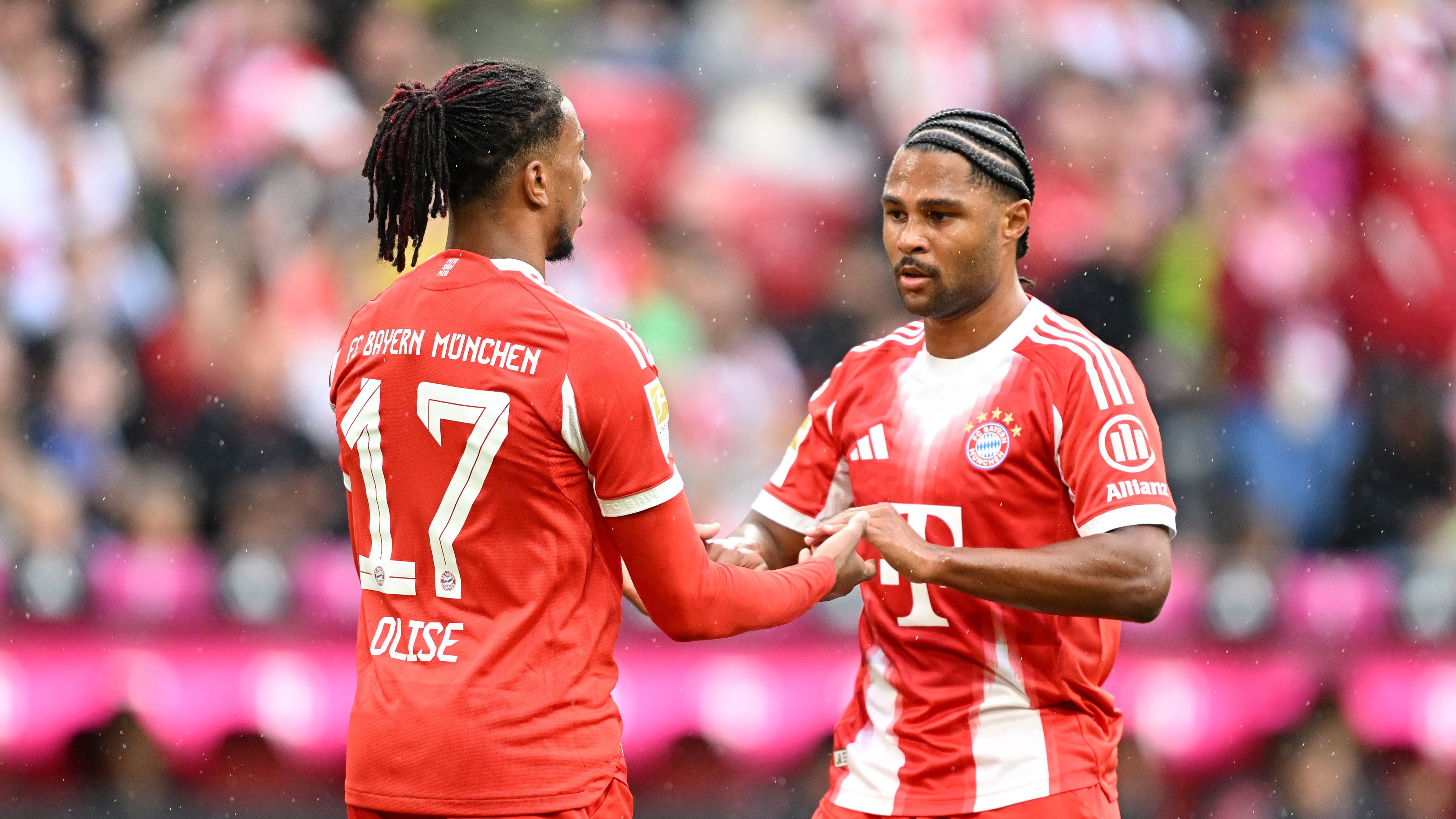 مايكل أوليس، لاعب بايرن ميونيخ، وصفه سيرج جنابري بأنه "أحد أفضل اللاعبين في العالم".