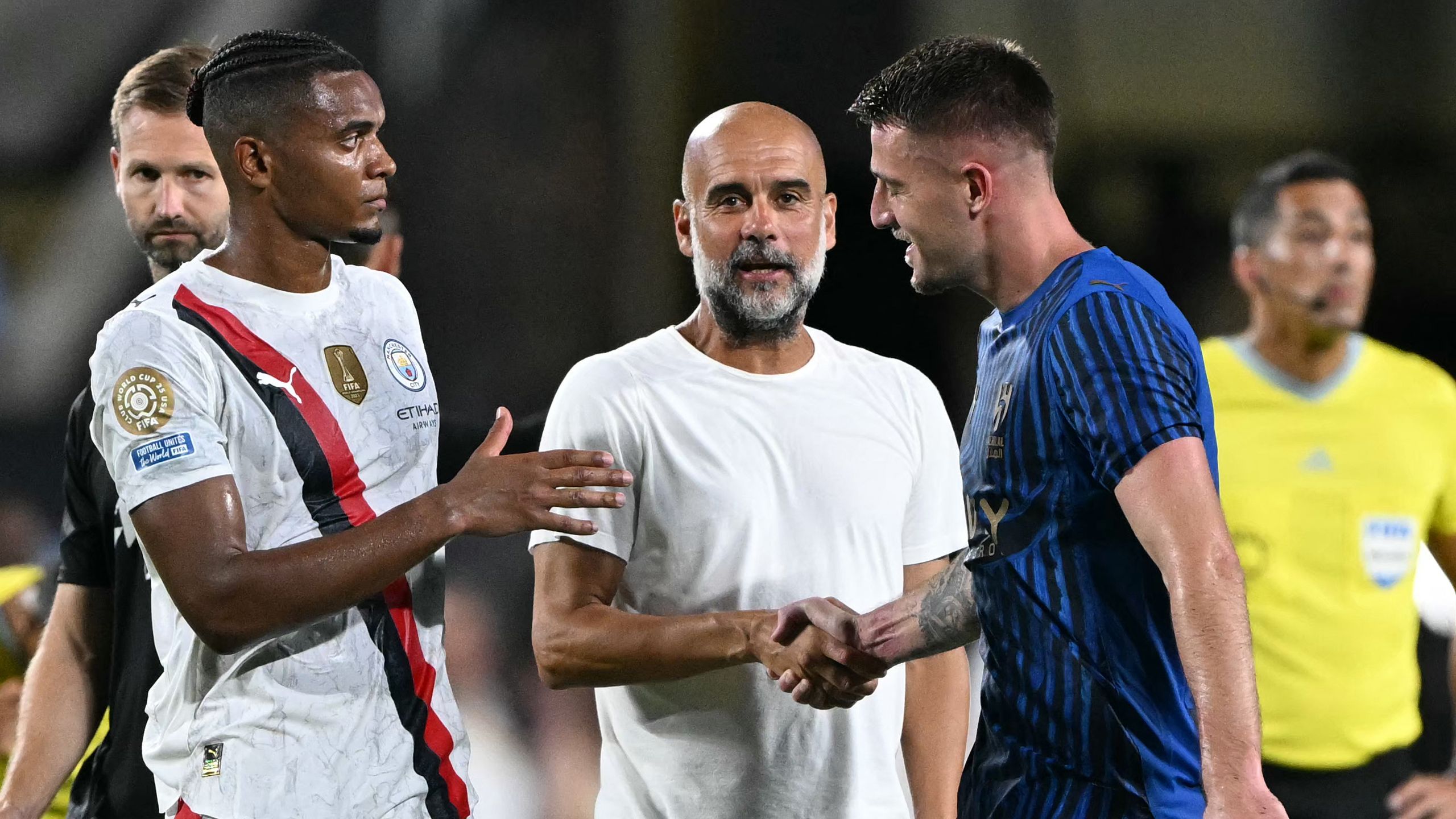 كشف النقاب: كيف يمكن لمانويل أكانجي تفعيل شرط الشراء بقيمة 15 مليون يورو في صفقة إنتر، حيث يكمل المدافع انتقاله على سبيل الإعارة من مانشستر سيتي