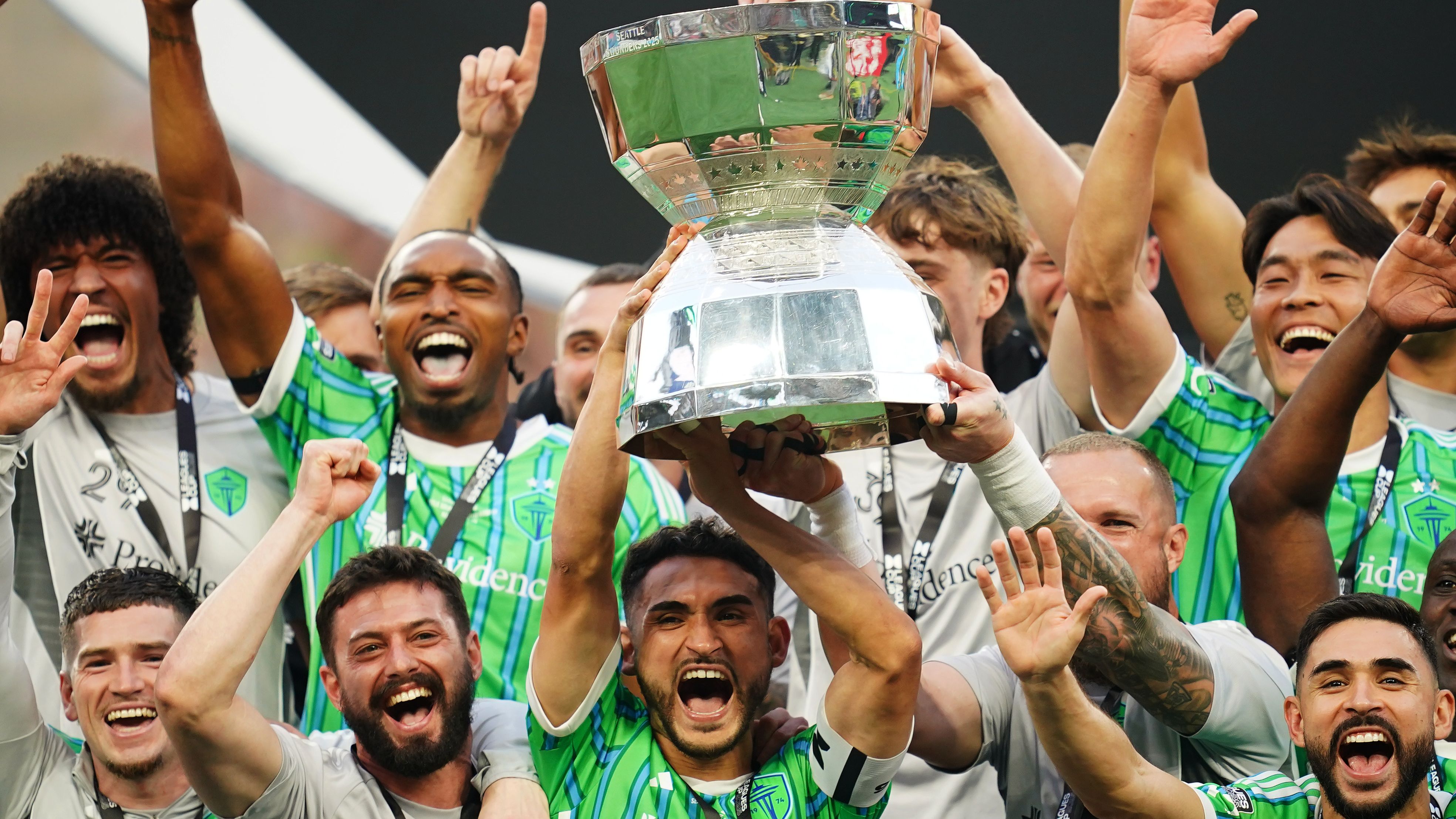انضم كريستيان رولدان، لاعب وسط سياتل ساوندرز، إلى تشكيلة منتخب الولايات المتحدة الأمريكية بقيادة ماوريسيو بوكيتينو للمباريات الودية ضد كوريا الجنوبية واليابان.