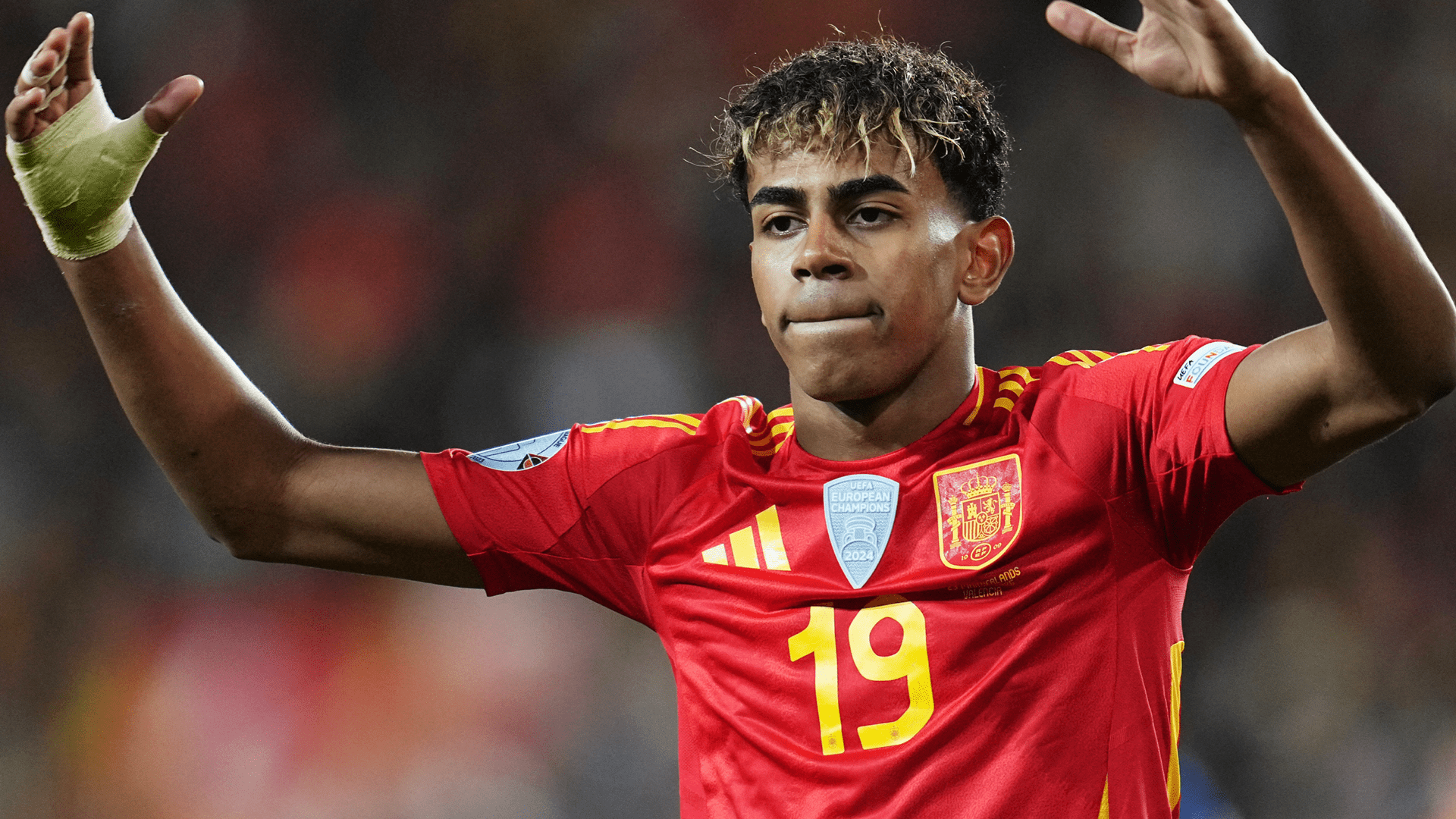 Barcelona wonderkid Lamine Yamal told what he must do to hit 'dizzy heights' after earning Lionel Messi comparisons