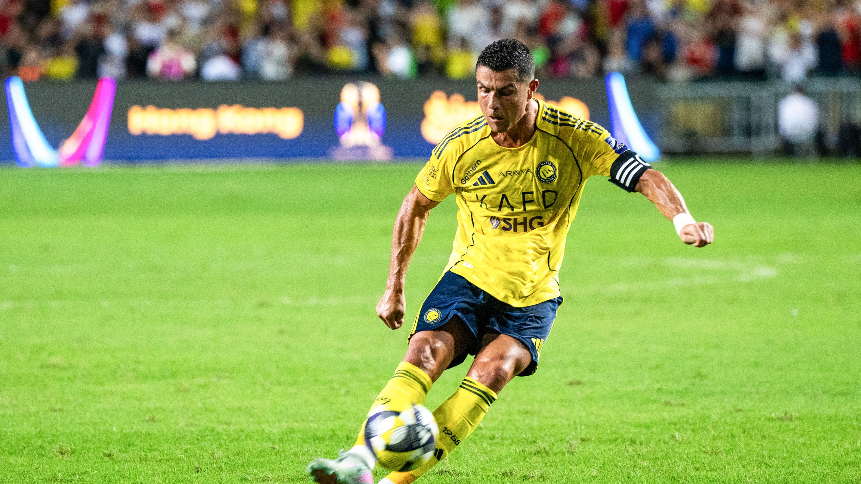 روبرت ليفاندوفسكي يرفض الشراكة مع كريستيانو رونالدو بينما النصر من بين ناديين سعوديين عرضا راتبًا بقيمة 100 مليون يورو لمهاجم برشلونة