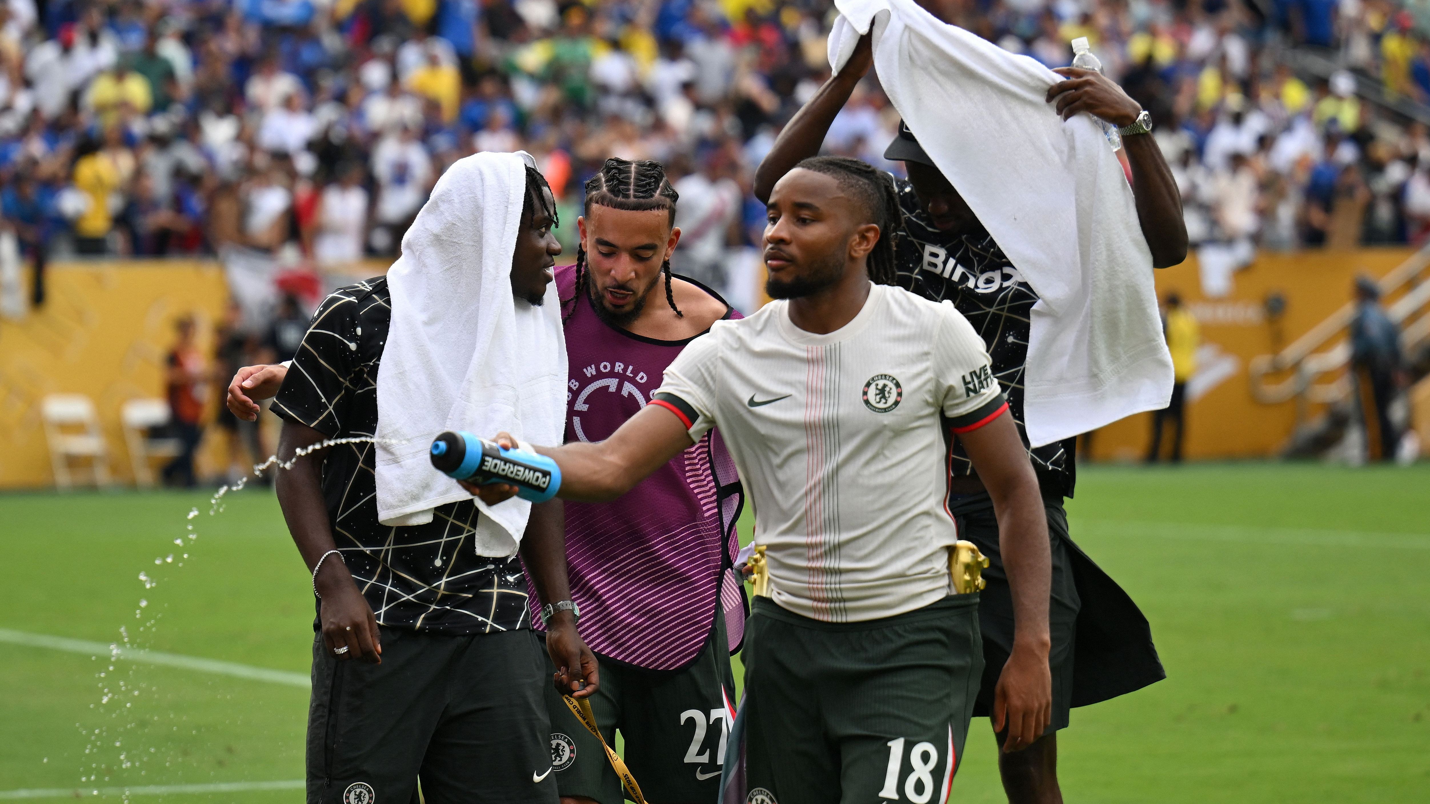 "ما زلتُ نفس اللاعب!" - كريستوفر نكونكو يكشف السبب الحقيقي وراء فشله مع تشيلسي بعد انتقاله إلى ميلان في الصيف