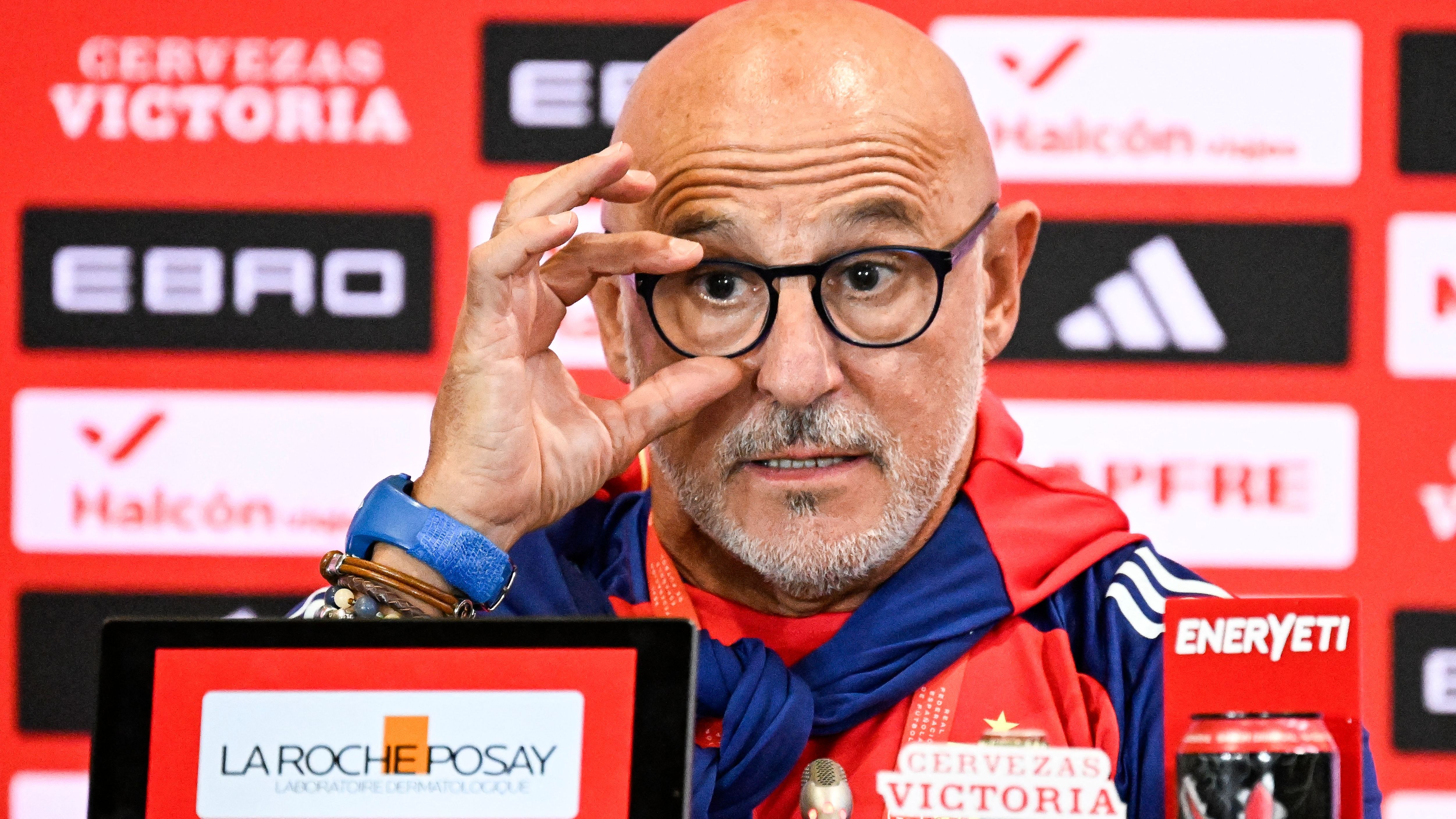 مارك كوكوريلا لا يحظى بالتقدير الكافي! أشاد لويس دي لا فوينتي بظهير تشيلسي، مؤكدًا أن مدرب إسبانيا "غير قلق على الإطلاق" بشأن مركز المهاجم.