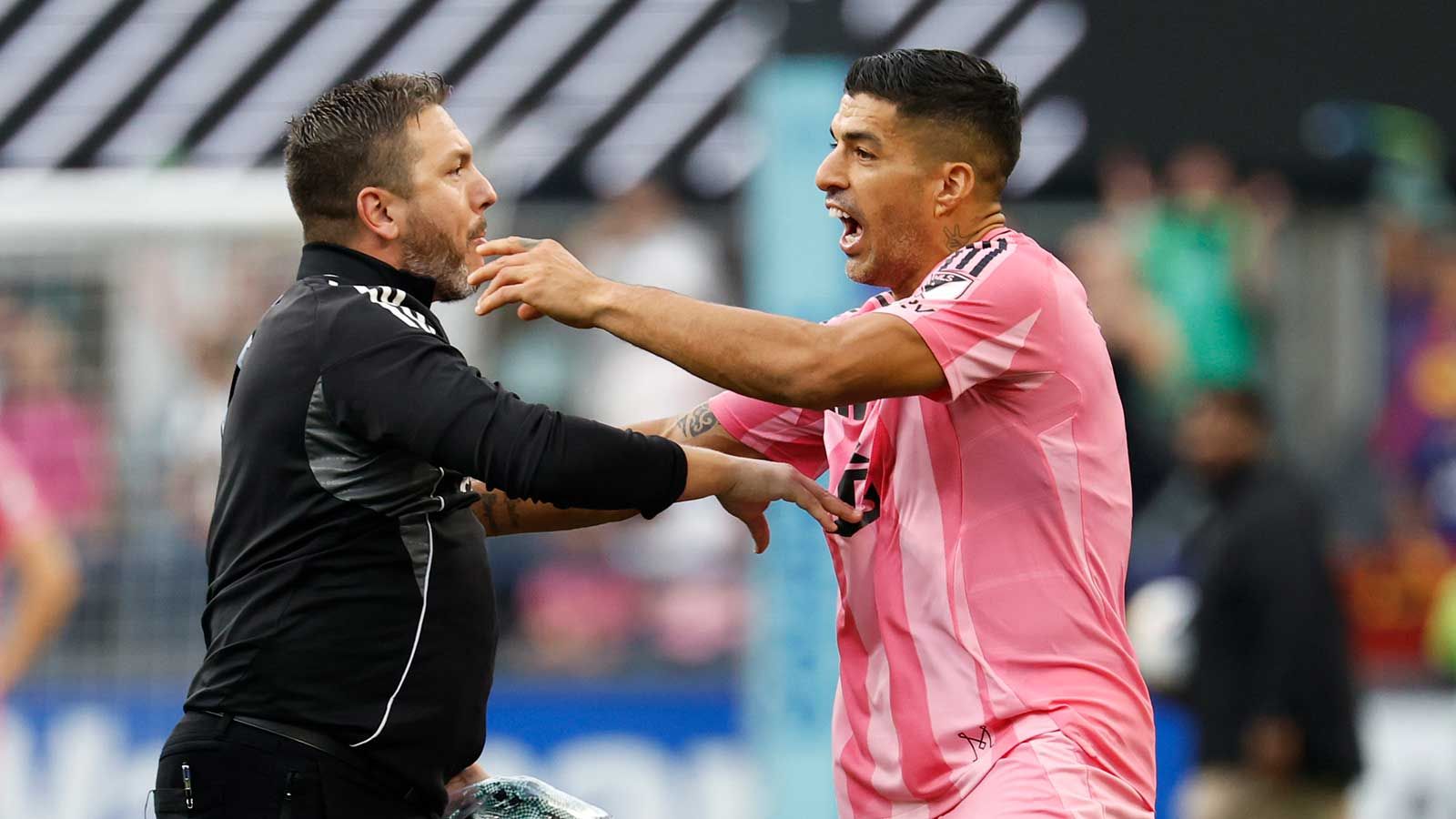 تم إيقاف لويس سواريز لاعب إنتر ميامي لست مباريات، بينما تم معاقبة سيرجيو بوسكيتس وتوماس أفيلس ومدرب سياتل ساوندرز ستيفن لينهارت أيضًا بسبب مشاجرة في كأس الدوري.