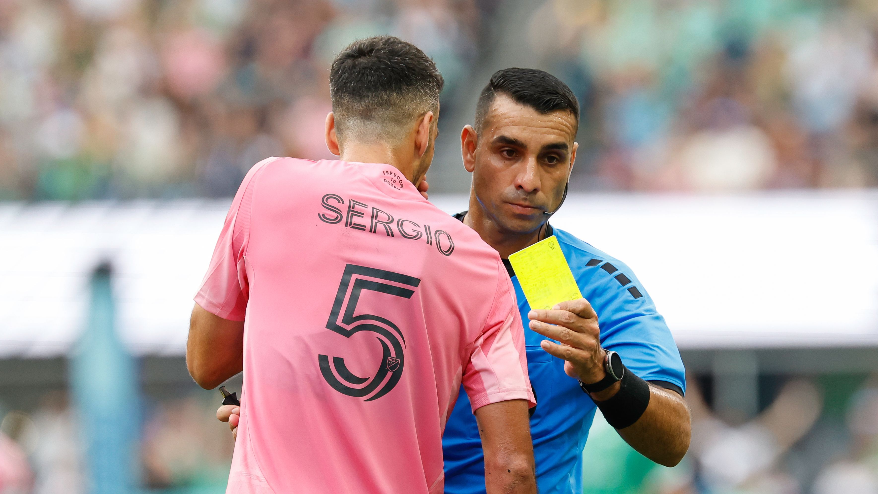 تم إيقاف لويس سواريز لاعب إنتر ميامي لست مباريات، بينما تم معاقبة سيرجيو بوسكيتس وتوماس أفيلس ومدرب سياتل ساوندرز ستيفن لينهارت أيضًا بسبب مشاجرة في كأس الدوري.