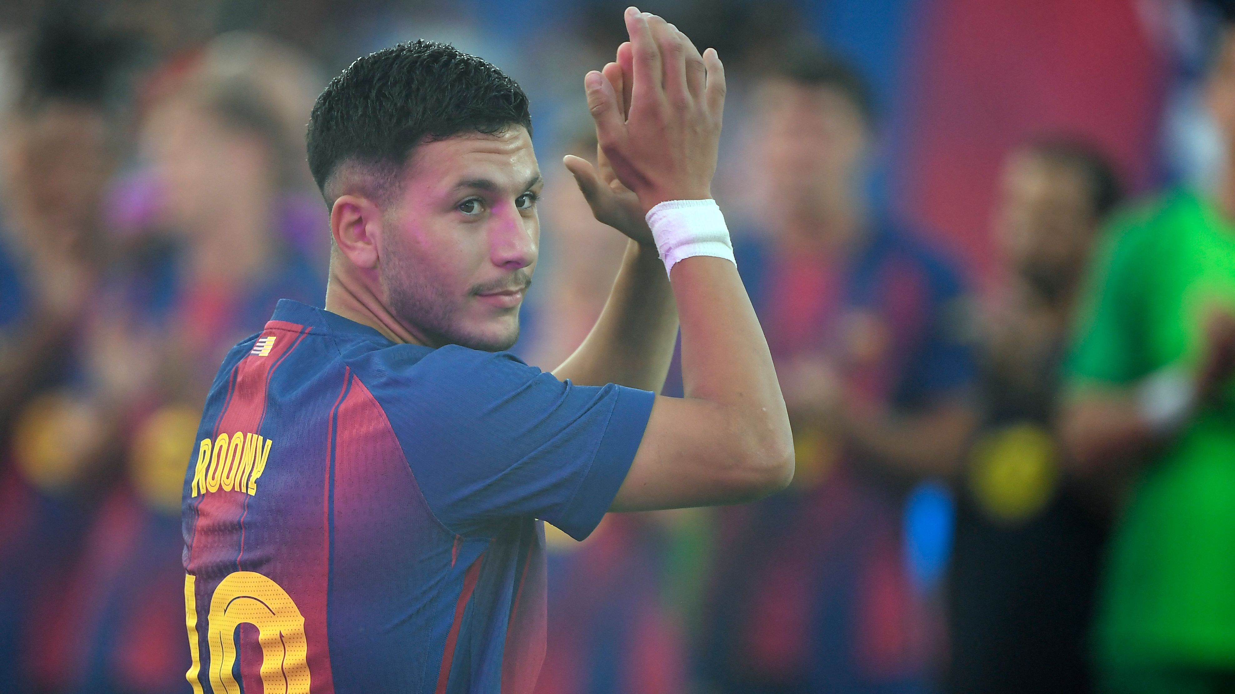 ماركوس راشفورد لديه صديق جديد! يكشف لاعب برشلونة المنضم حديثًا عن علاقة وطيدة مع النجم الإنجليزي "الهادئ" بعد سكنه بجواره في فندق.