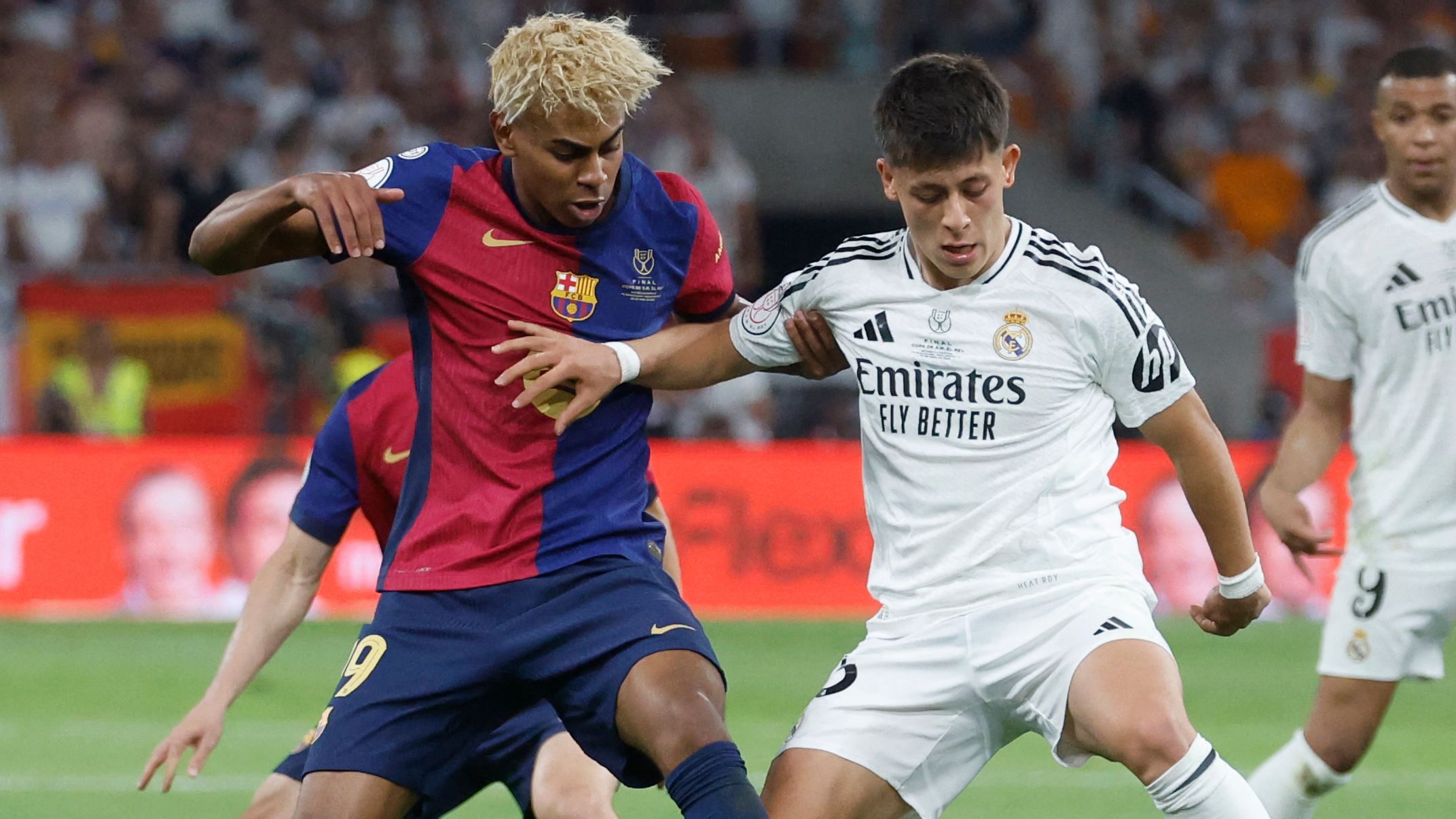 أردا جولر يرد على مقارنته بلامين يامال بينما يستعد نجم ريال مدريد لمواجهة نجم برشلونة وإسبانيا في مهمة دولية مع تركيا