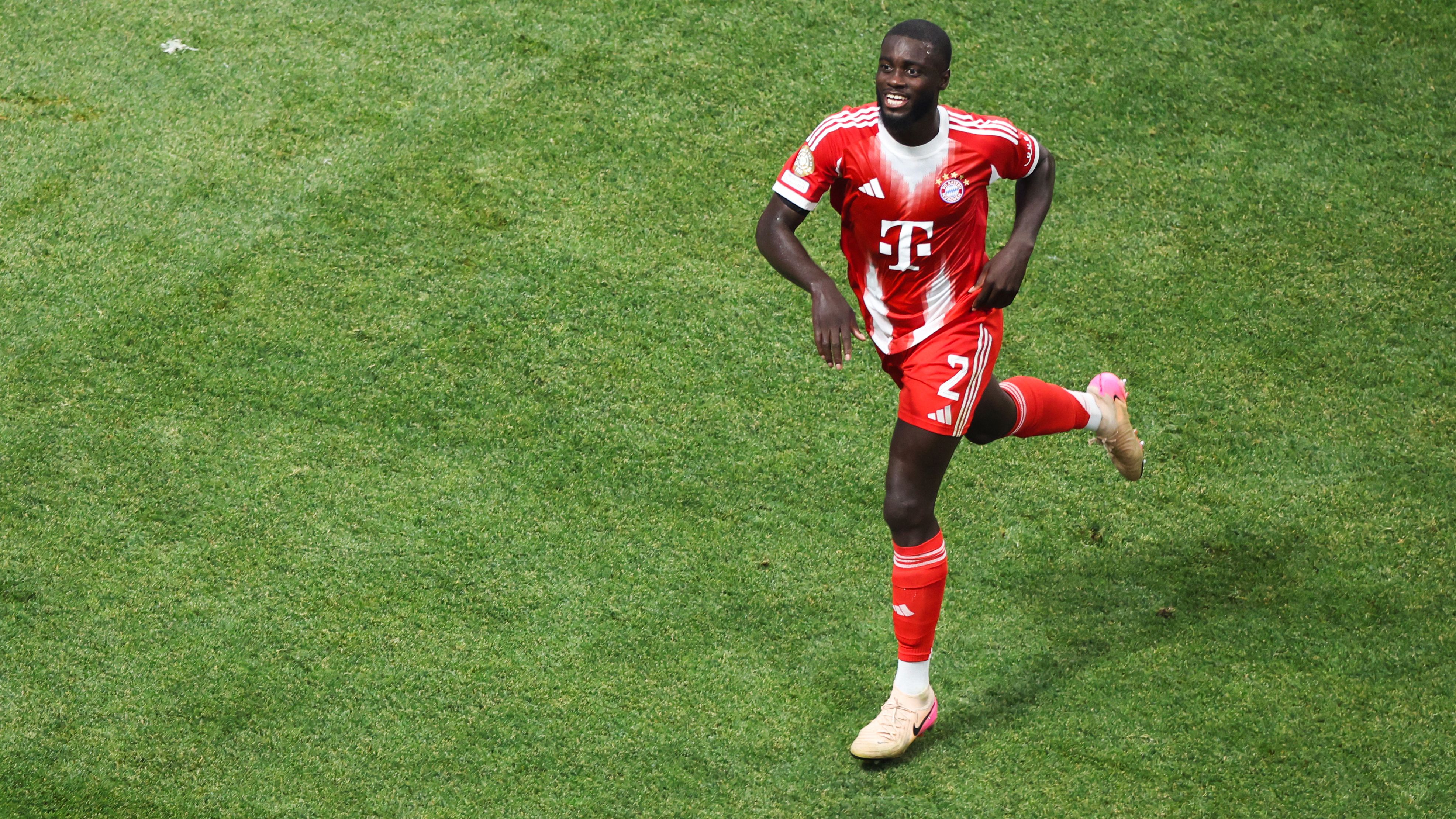 Bayern Munich look to fight off Real Madrid interest as new contract talks with star defender lined up