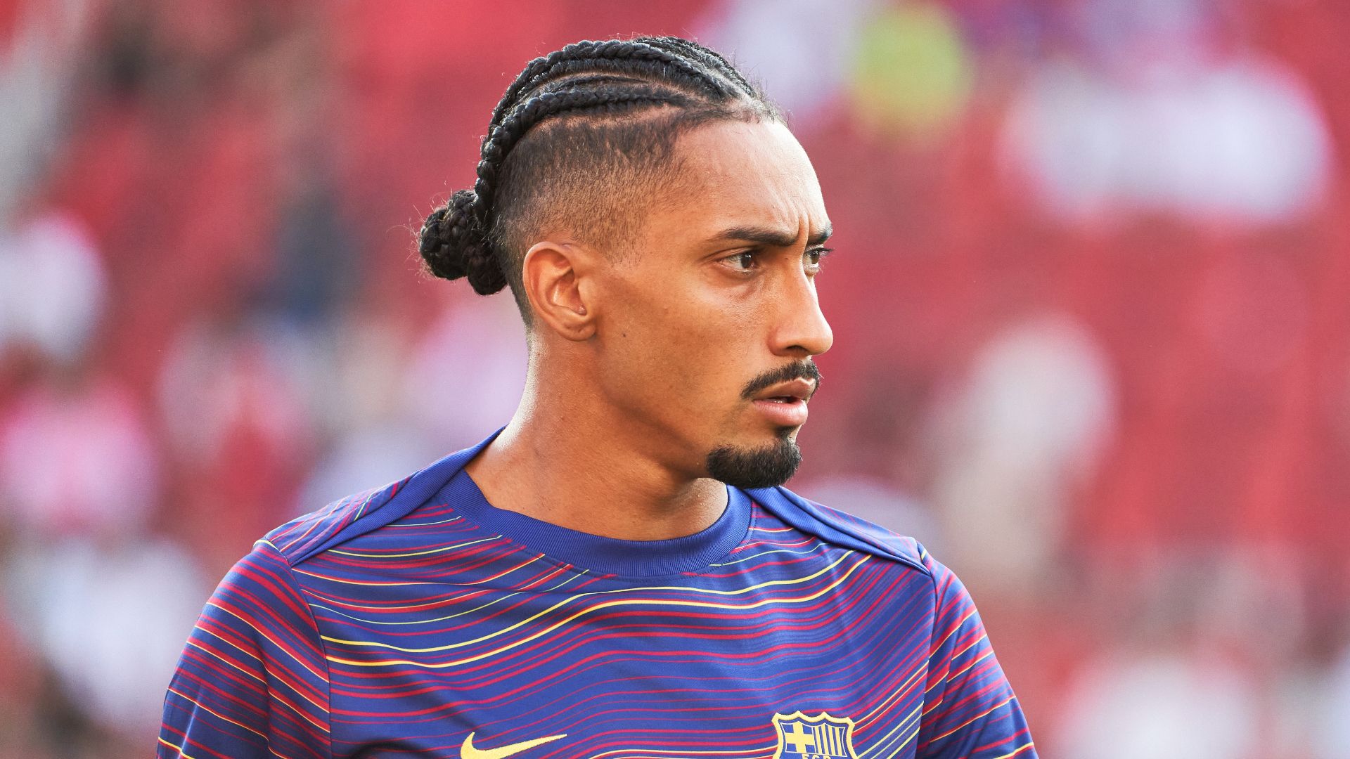 نجم برشلونة رافينيا يتهم ديزني بالعنصرية بعد رحلة إلى ديزني لاند مع ابنه ويصدر بيانًا غاضبًا
