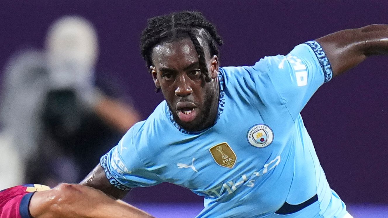 مانشستر سيتي لا يزال مفتوحًا! فريق بيب جوارديولا يُعير لاعبًا منسيًا إلى نادٍ بولندي، بينما يسعى اللاعب البالغ من العمر 22 عامًا للانضمام إلى الفريق الأول.