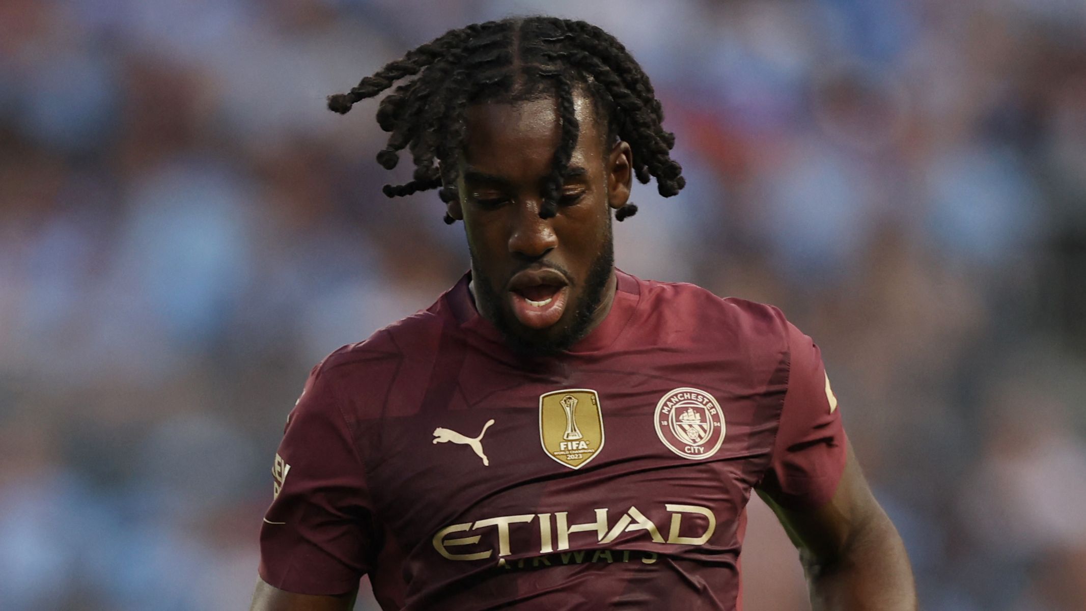 مانشستر سيتي لا يزال مفتوحًا! فريق بيب جوارديولا يُعير لاعبًا منسيًا إلى نادٍ بولندي، بينما يسعى اللاعب البالغ من العمر 22 عامًا للانضمام إلى الفريق الأول.