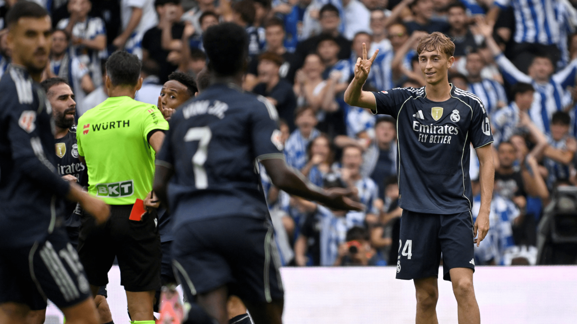 تقييمات لاعبي ريال مدريد ضد ريال سوسيداد: كيليان مبابي، انحنِ احترامًا! تألق الفرنسي يُؤهل الفريق المكوّن من عشرة لاعبين رغم طرد دين هويسن.