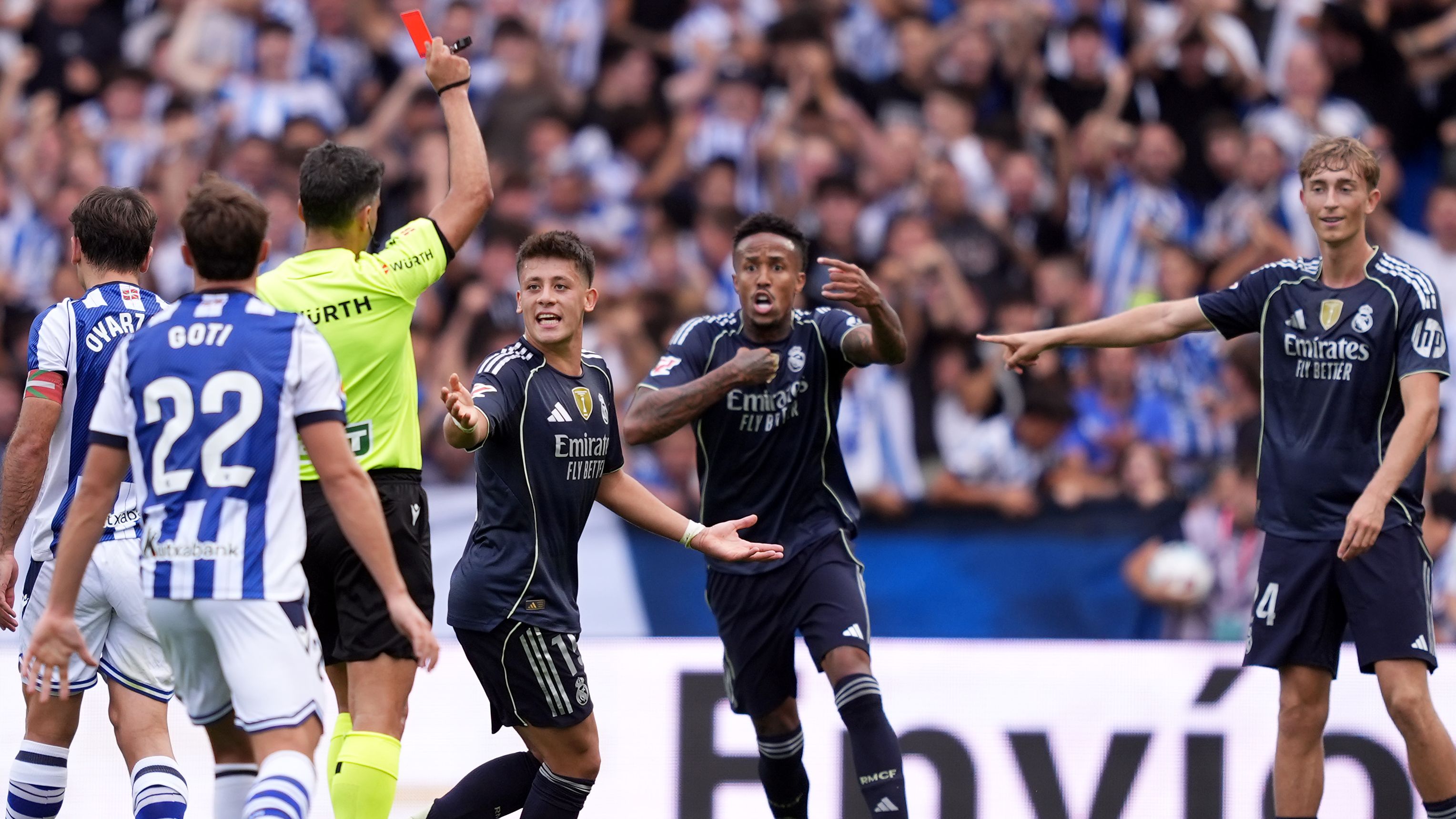 ريال مدريد يتقدم بشكوى مفصلة إلى الاتحاد الدولي لكرة القدم (فيفا) بشأن قضايا التحكيم وفضيحة نيجريرا لاعب برشلونة في أعقاب البطاقة الحمراء التي حصل عليها دين هويسن