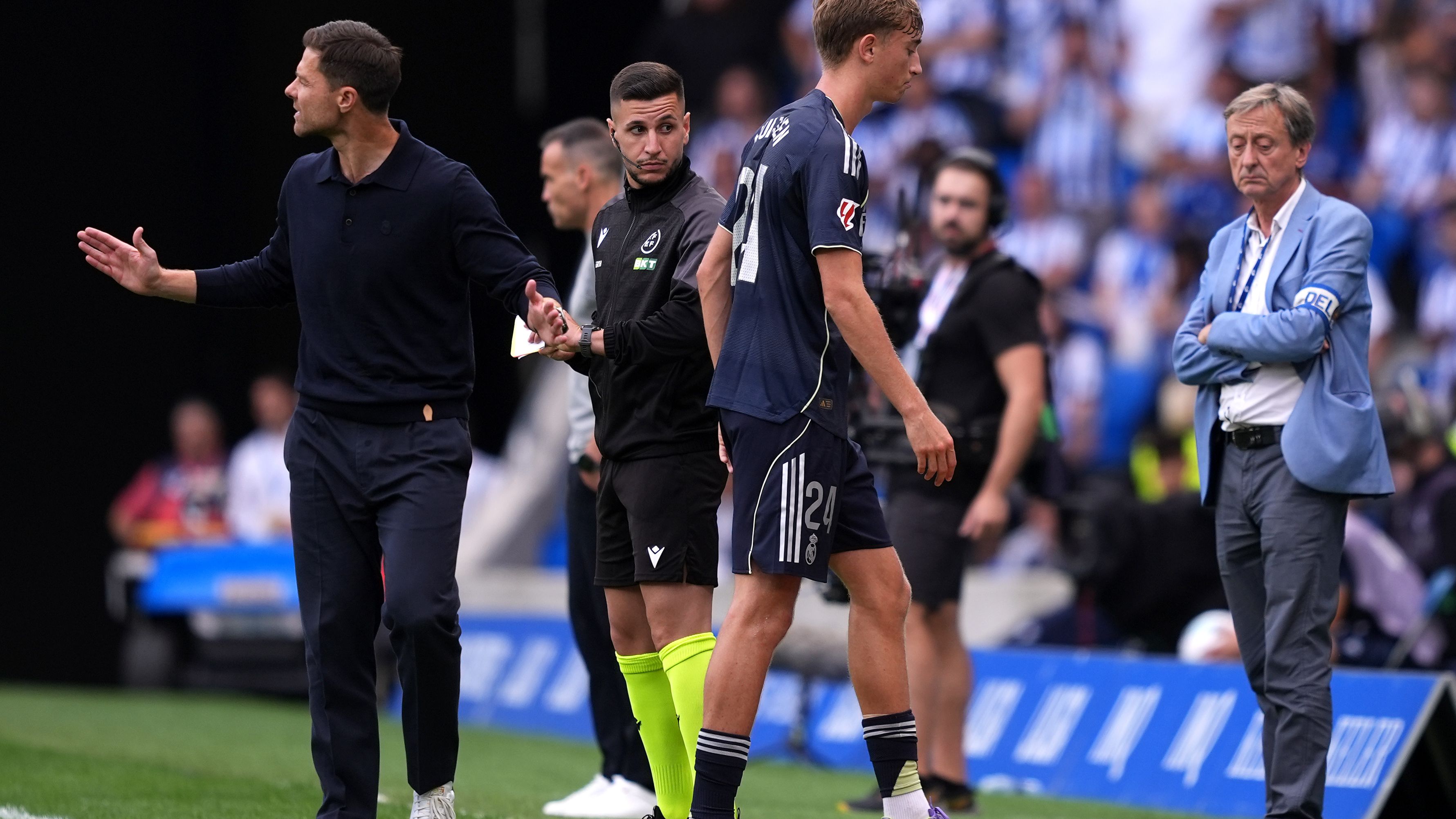 ريال مدريد يتقدم بشكوى مفصلة إلى الاتحاد الدولي لكرة القدم (فيفا) بشأن قضايا التحكيم وفضيحة نيجريرا لاعب برشلونة في أعقاب البطاقة الحمراء التي حصل عليها دين هويسن