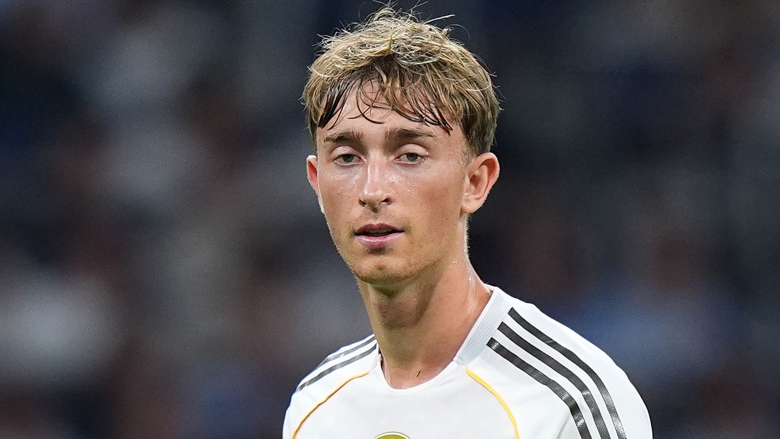 ريال مدريد يتعرف على عقوبة دين هويسن بعد رفض رابطة الدوري الإسباني استئنافه ضد البطاقة الحمراء بينما يواجه تشابي ألونسو صداعًا في الاختيار