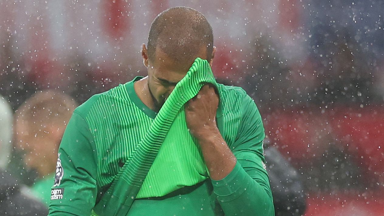 Robert Sanchez, record-breaker! Blues goalkeeper makes unwanted history with disastrous early red card against Man Utd