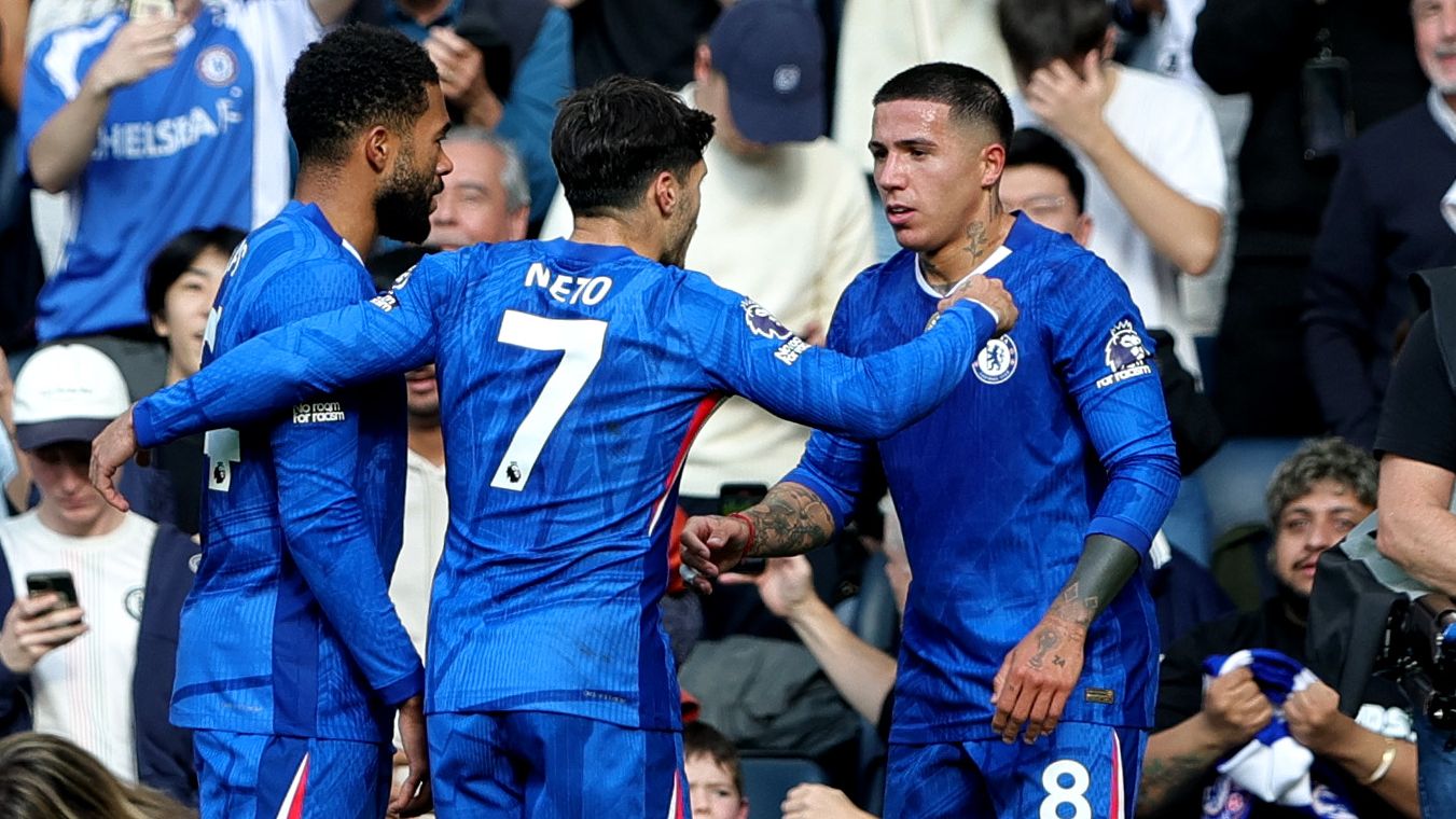 Moises Caicedo addresses comparisons to GOAT Chelsea defensive midfielders N'Golo Kante & Claude Makelele after outrageous goal against Liverpool