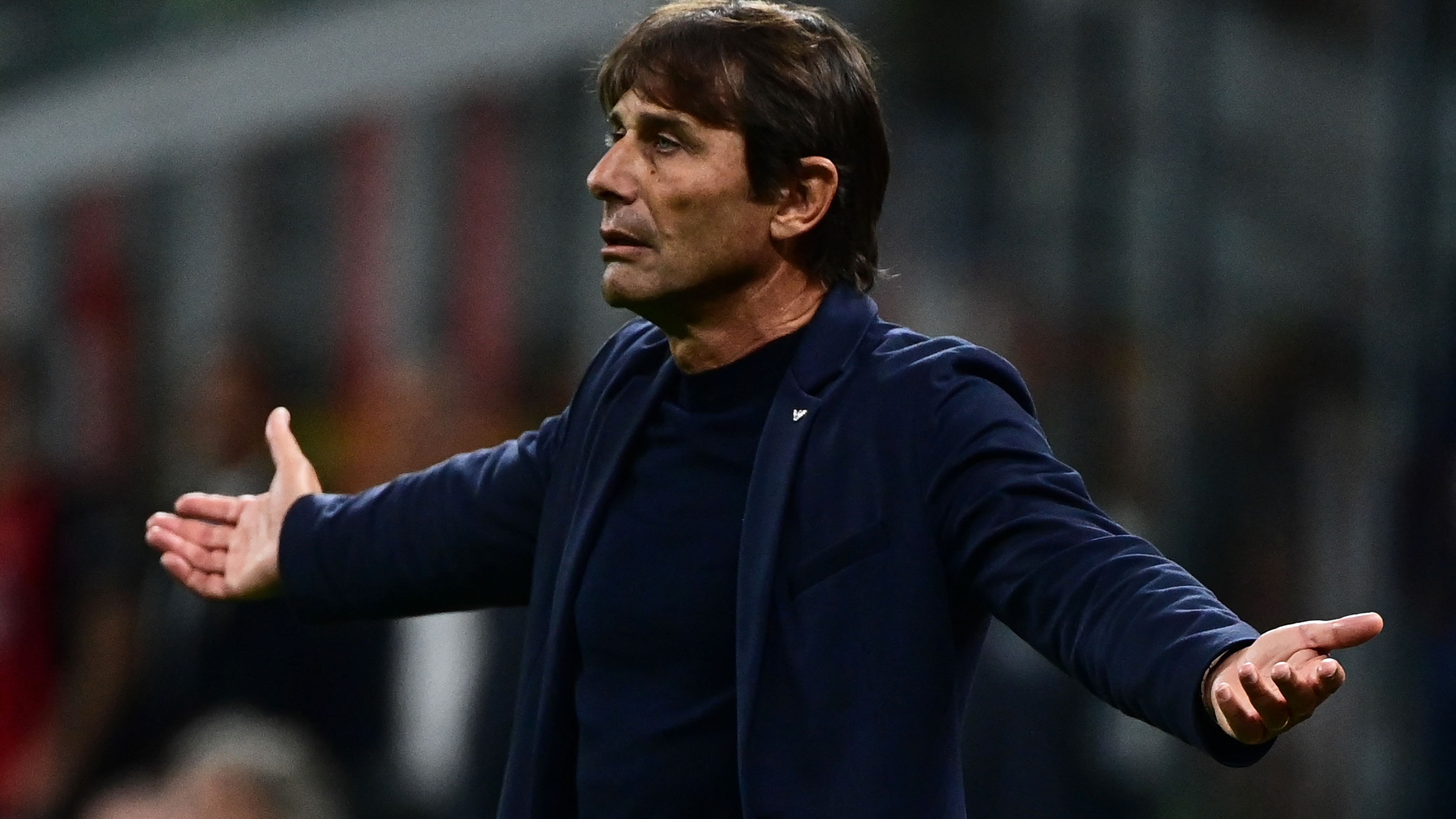 Antonio Conte warns Kevin De Bruyne 'he's got the wrong person' as Napoli coach brushes off ex-Man City star's reaction to substitution in defeat to AC Milan