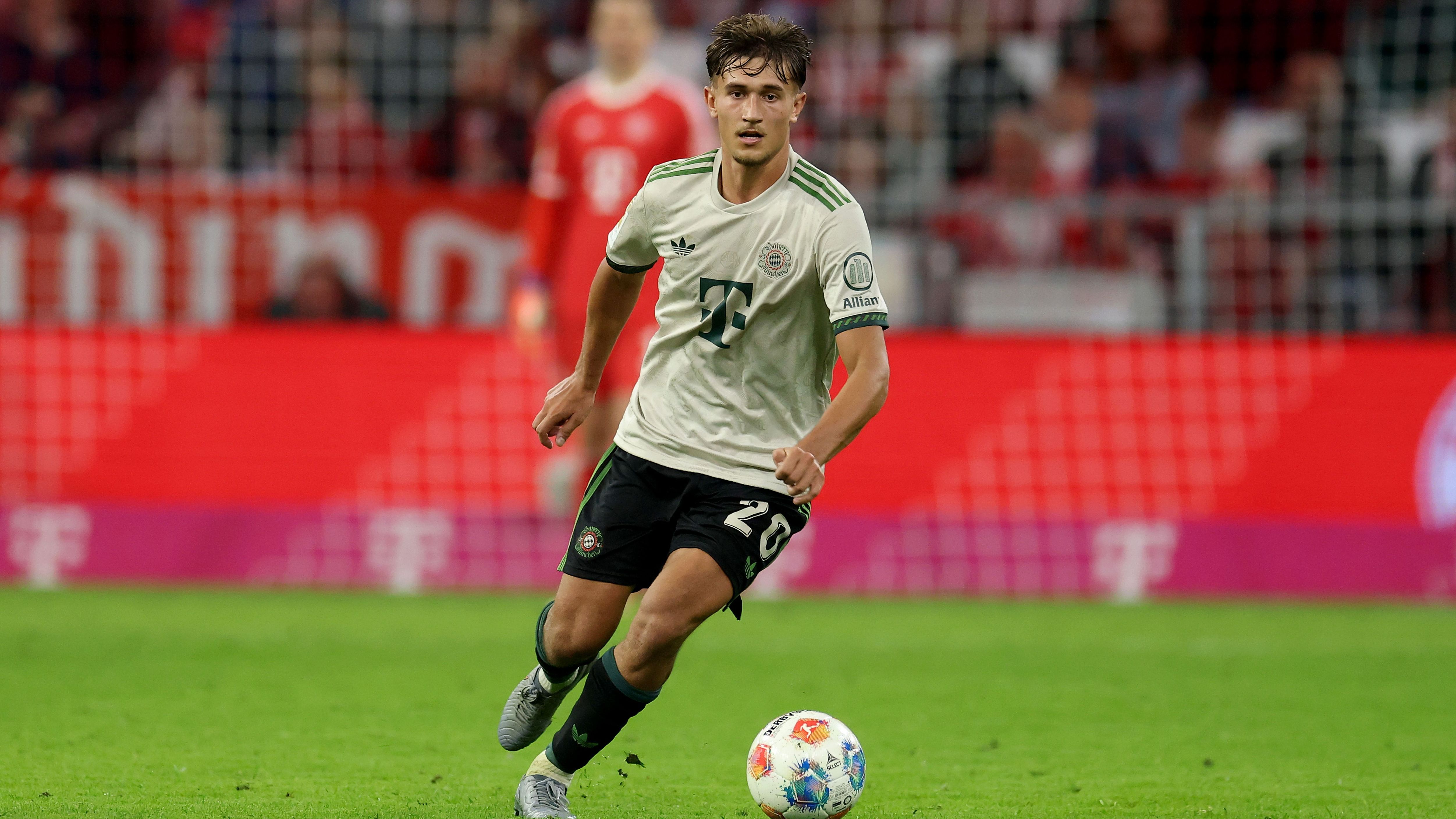 Vincent Kompany 'annoyed' Bayern Munich youngster in 'truly crazy' start at Bundesliga side as 'rare' Belgian coach brings control and fun to the team