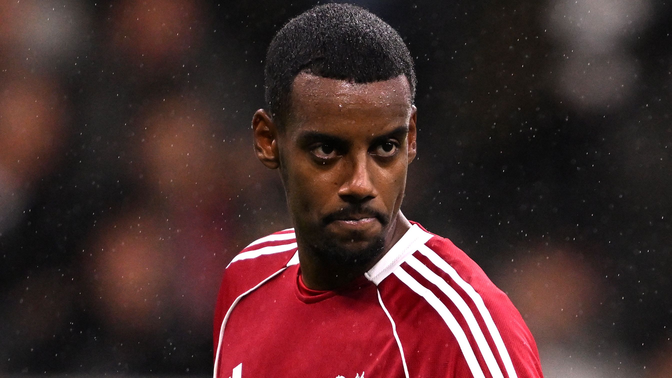 Alexander Isak called out by Liverpool icon as misfiring £125m striker told he's 'huffing and puffing' but not making himself 'a menace'