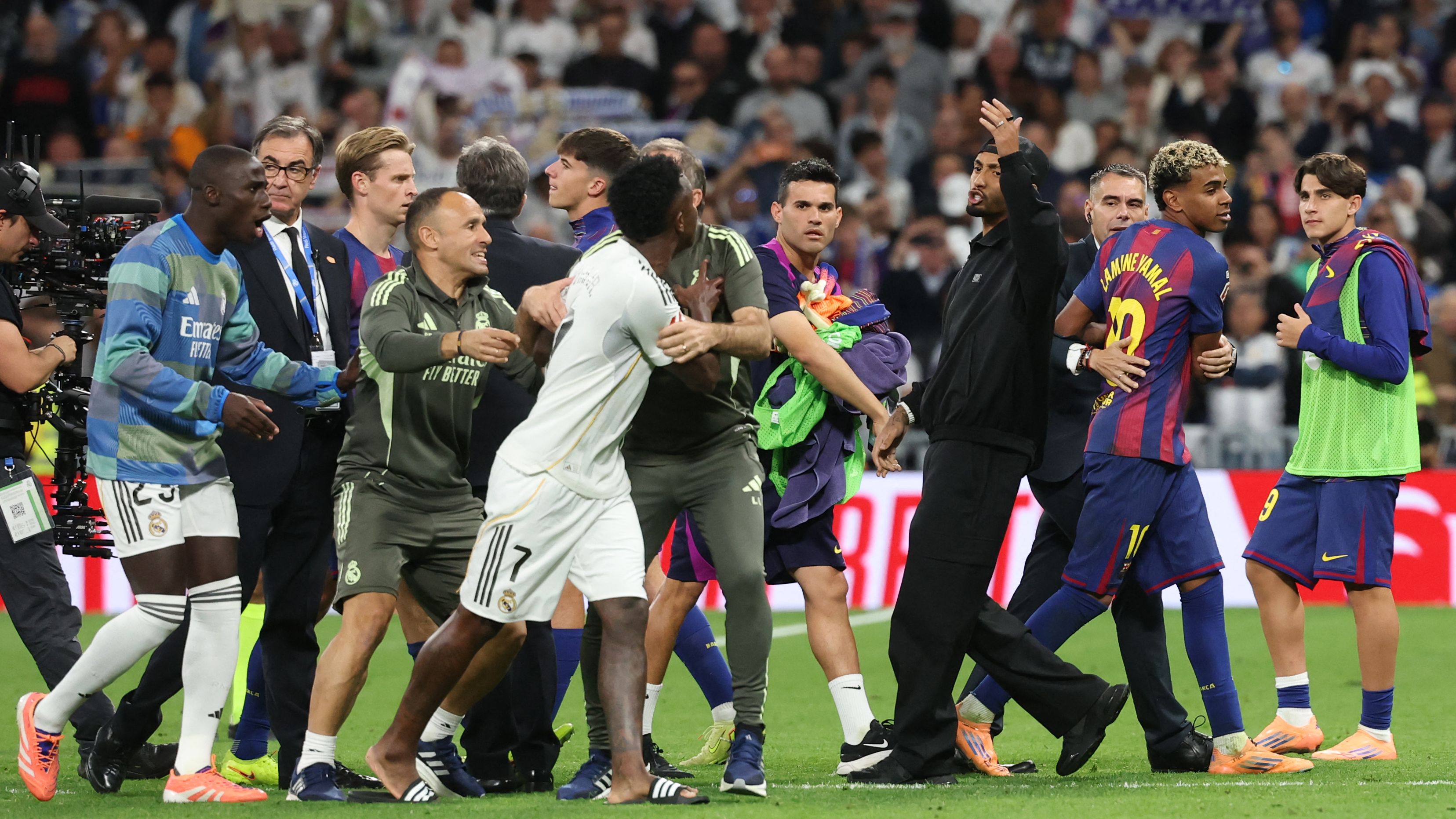 'Men against boys' - Xabi Alonso given all the credit by Arsene Wenger as 'much stronger' Real Madrid beat 'ineffective' Barcelona